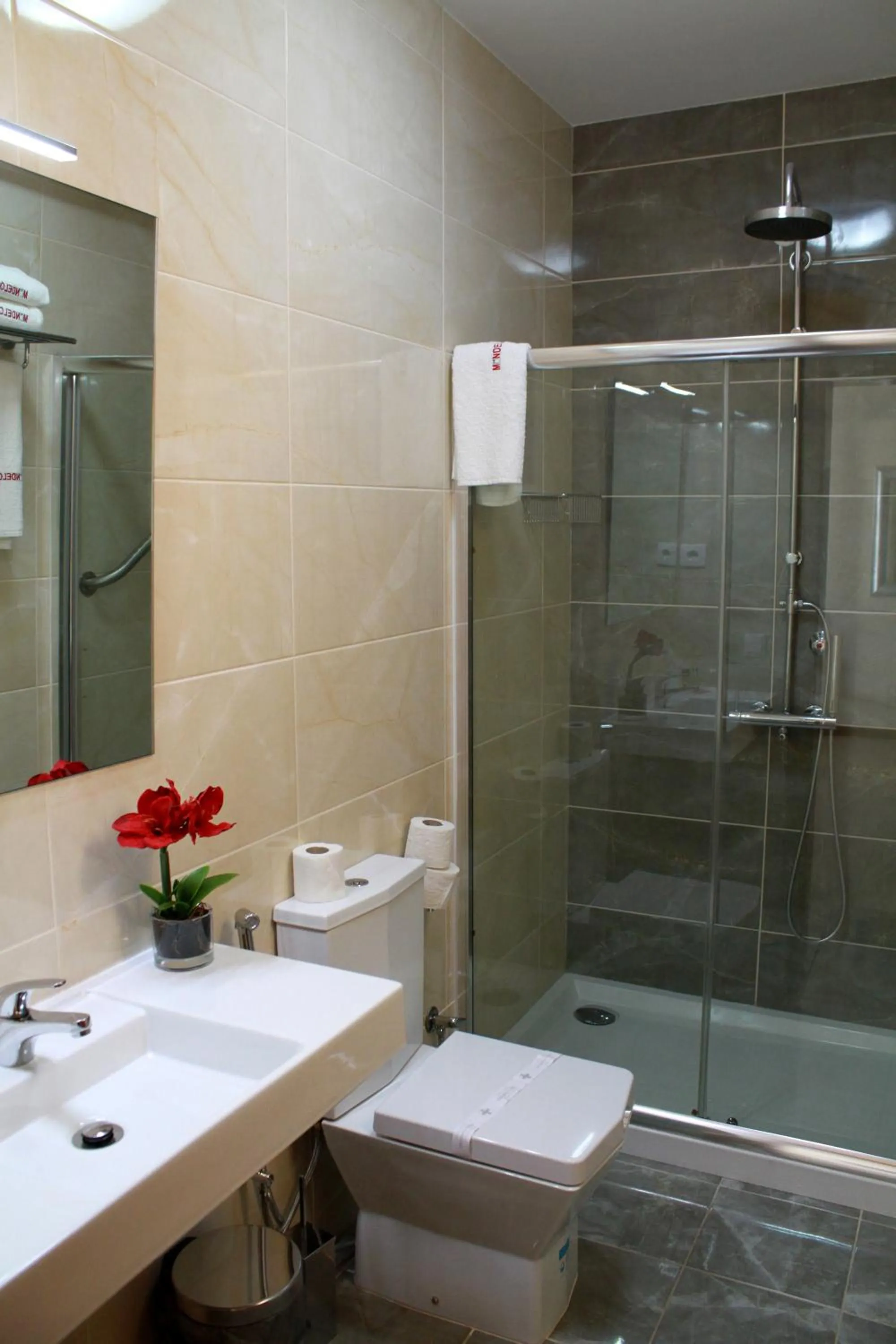 Shower in Mindelo Residencial