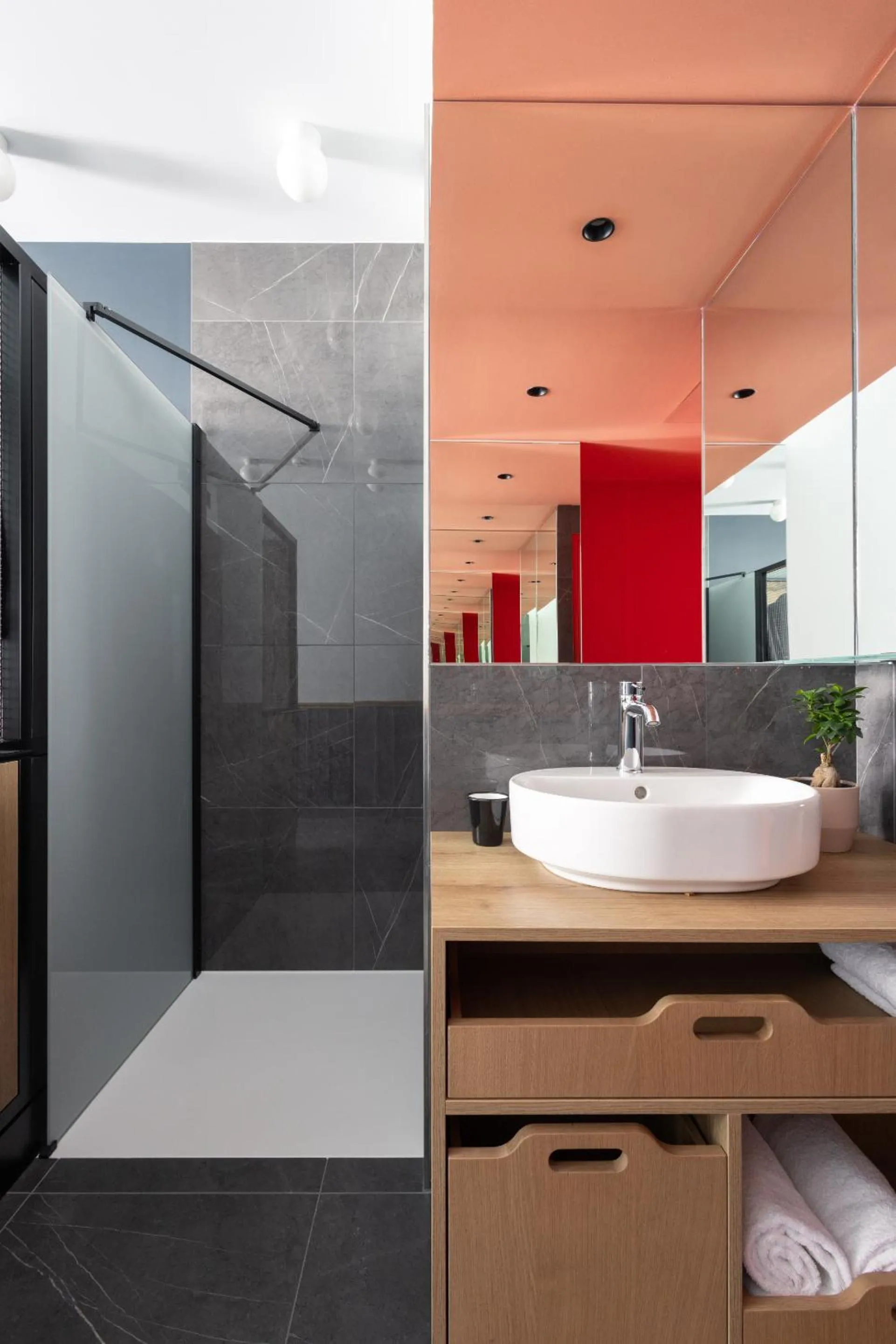 Bathroom in 1.75 Paris Le Charme