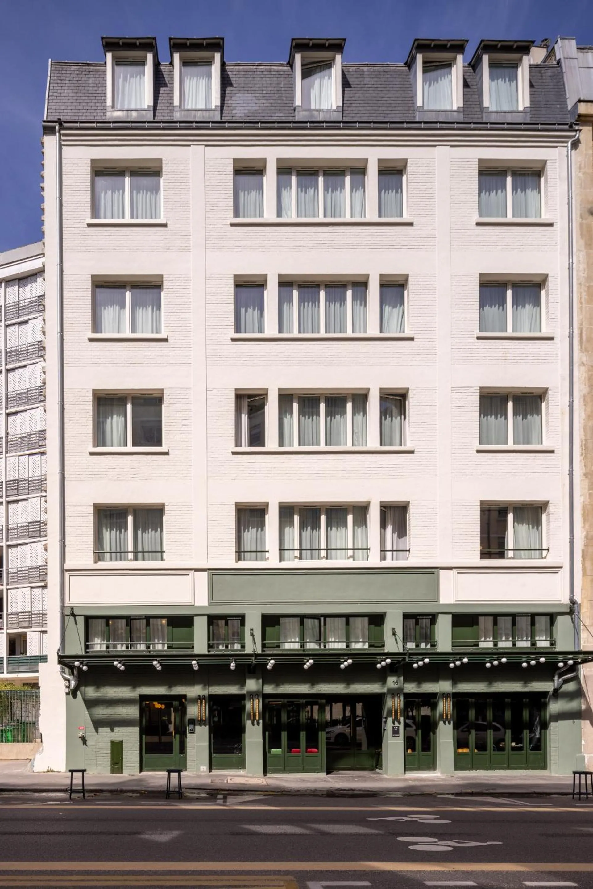 Property building in 1.75 Paris Le Charme