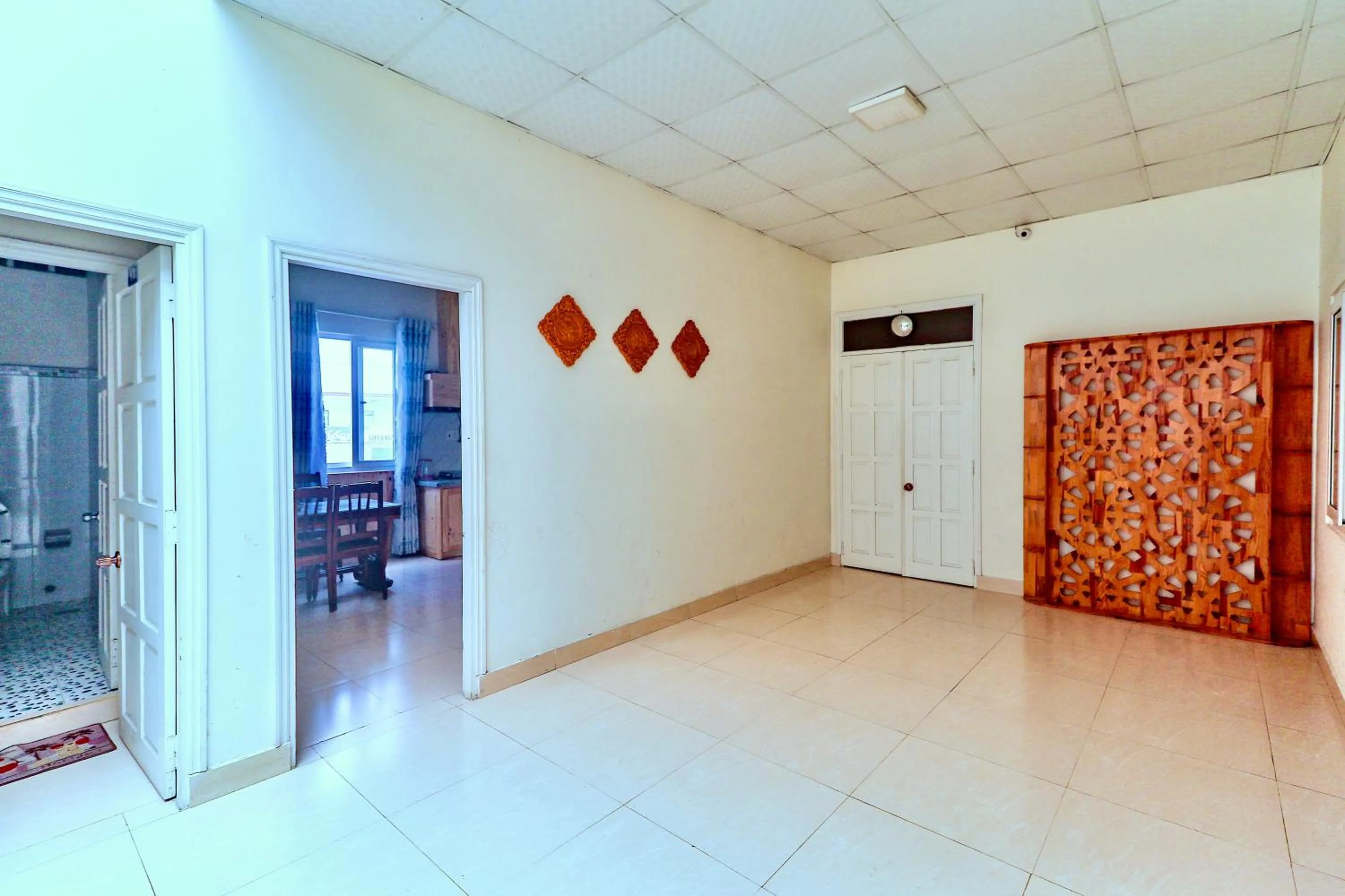 Communal lounge/ TV room in Hoang Nguyen Hotel