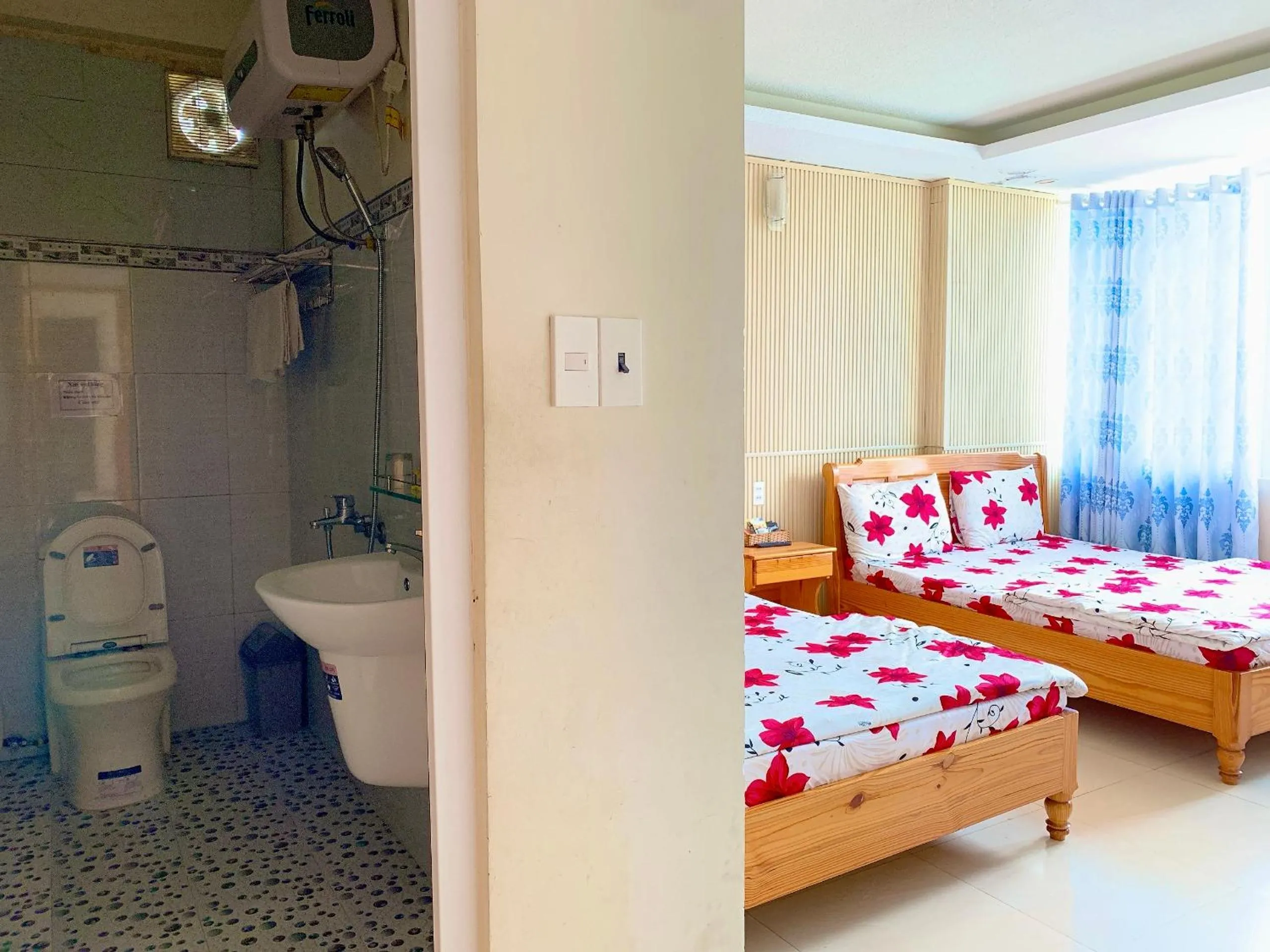 Toilet in Hoang Nguyen Hotel