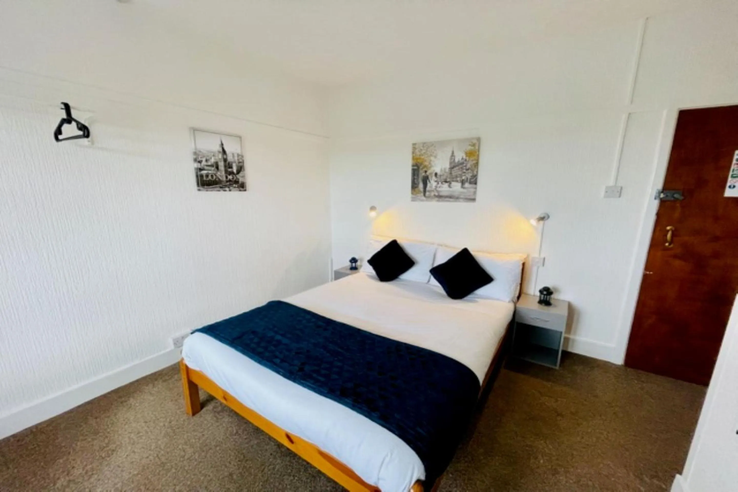 Bedroom in OYO The Sun Hotel