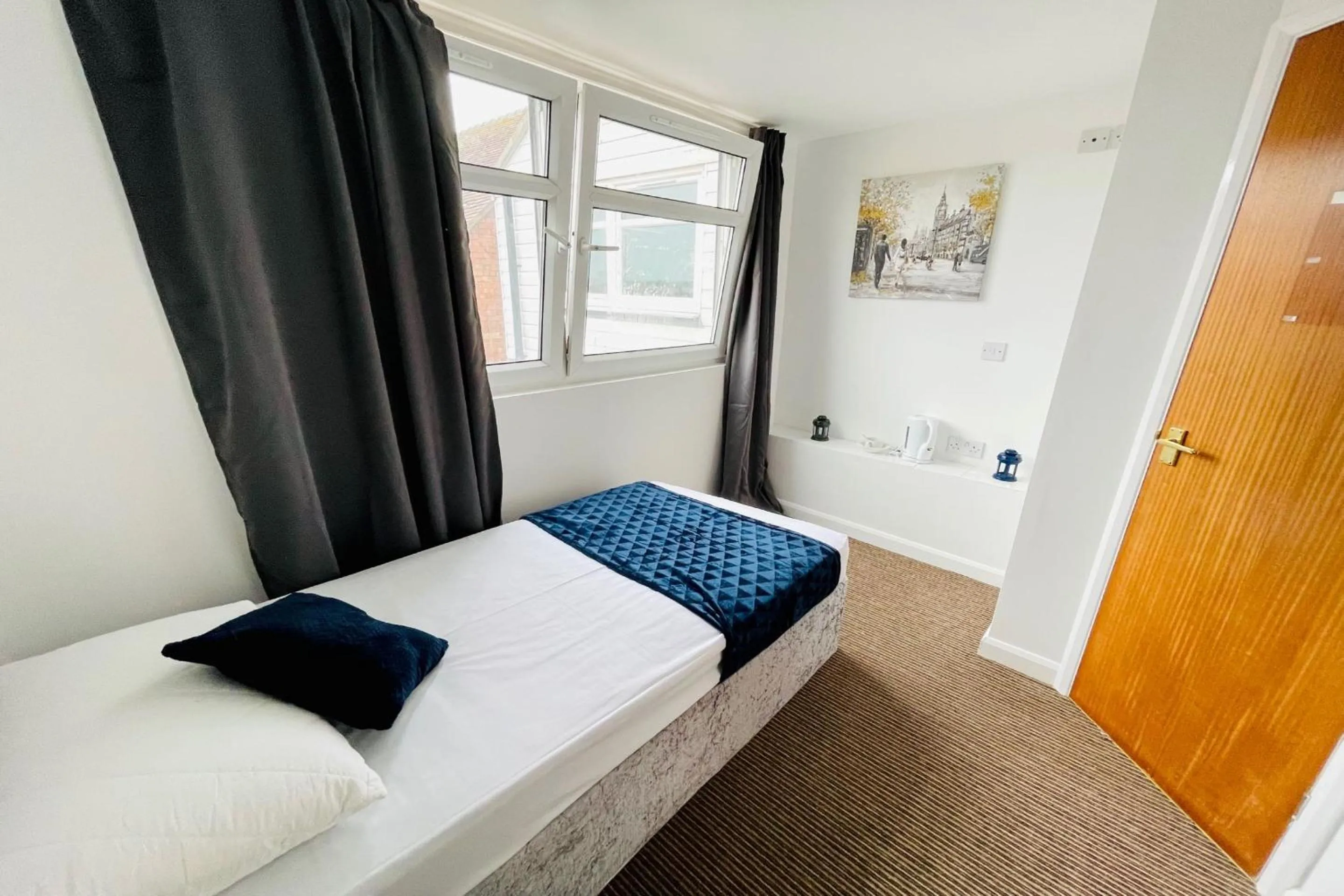 Bedroom in OYO The Sun Hotel