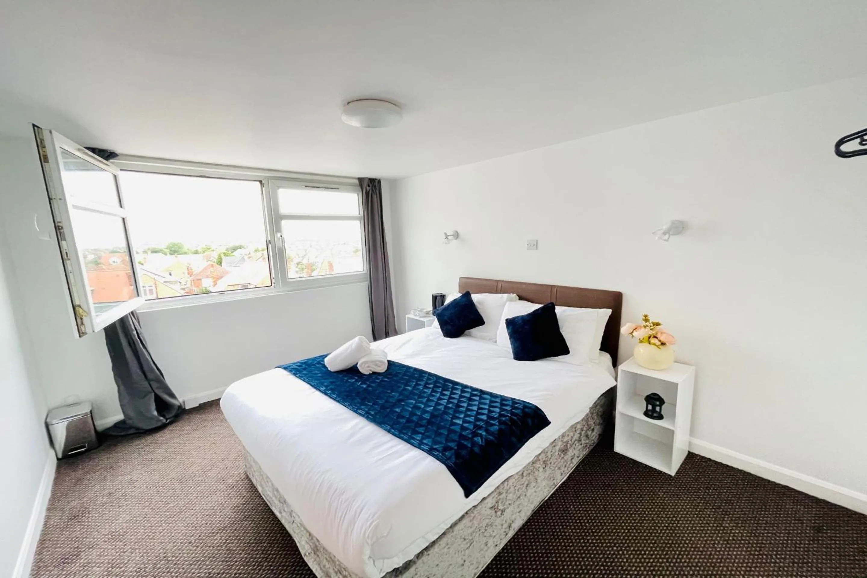 Bedroom in OYO The Sun Hotel