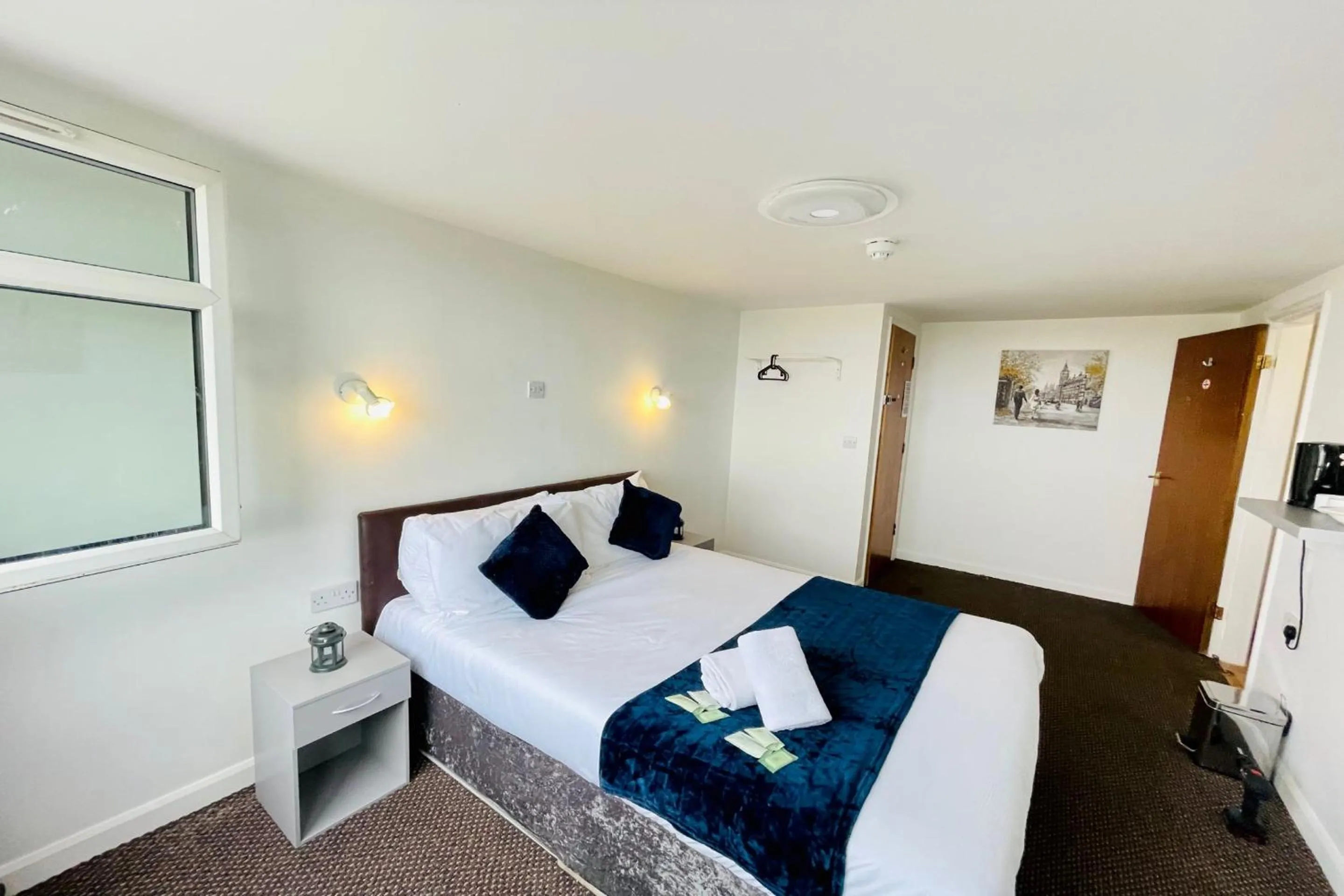 Bedroom in OYO The Sun Hotel