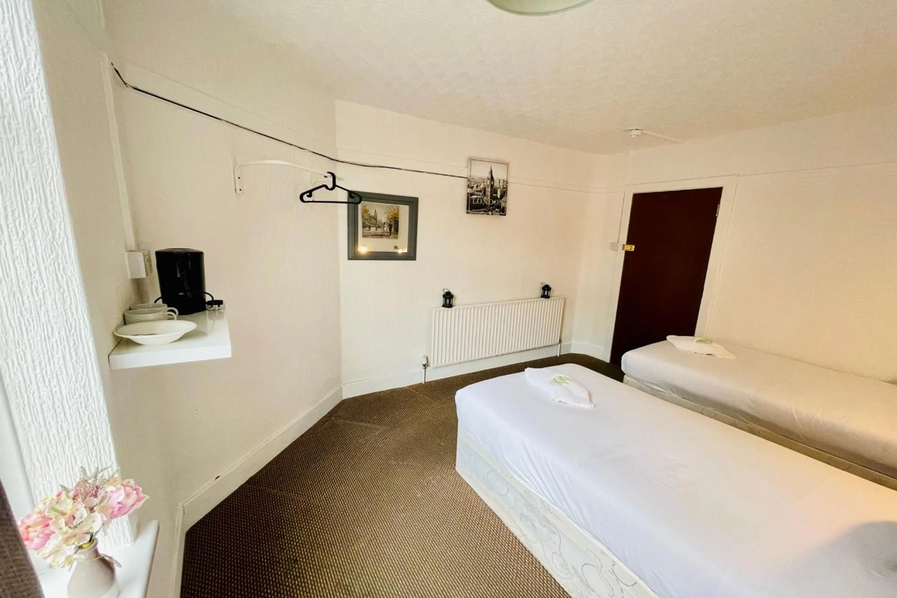 Bedroom in OYO The Sun Hotel