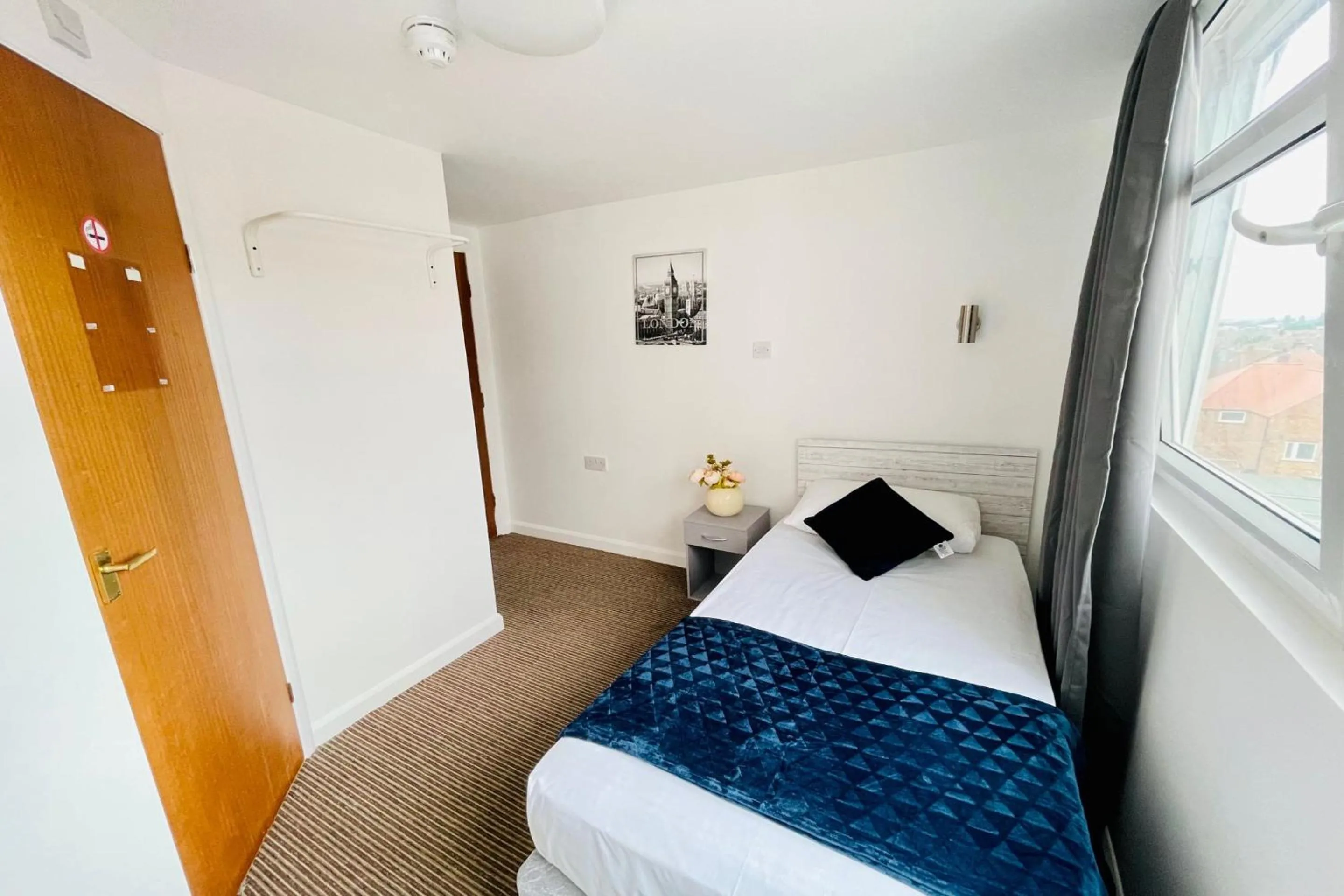 Bedroom in OYO The Sun Hotel