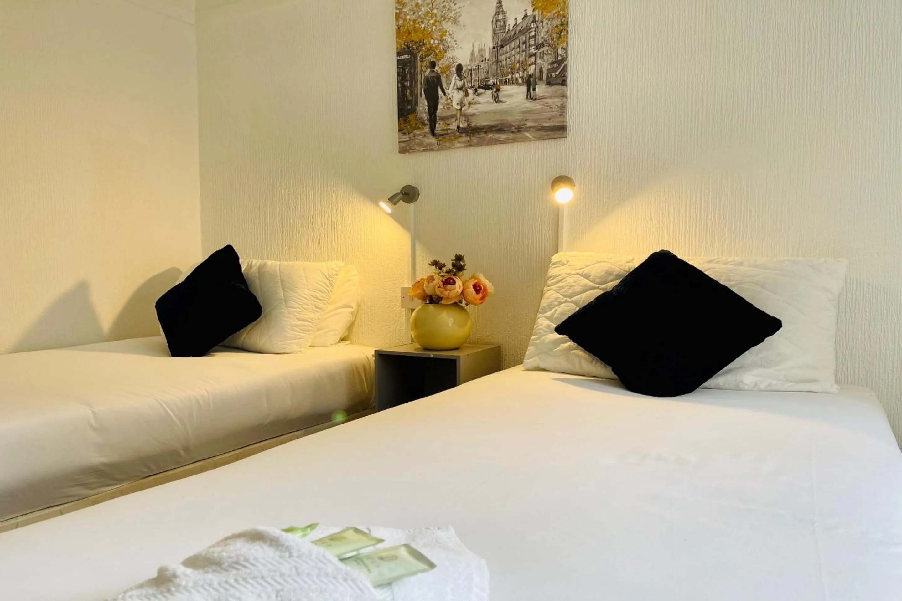 Bedroom in OYO The Sun Hotel