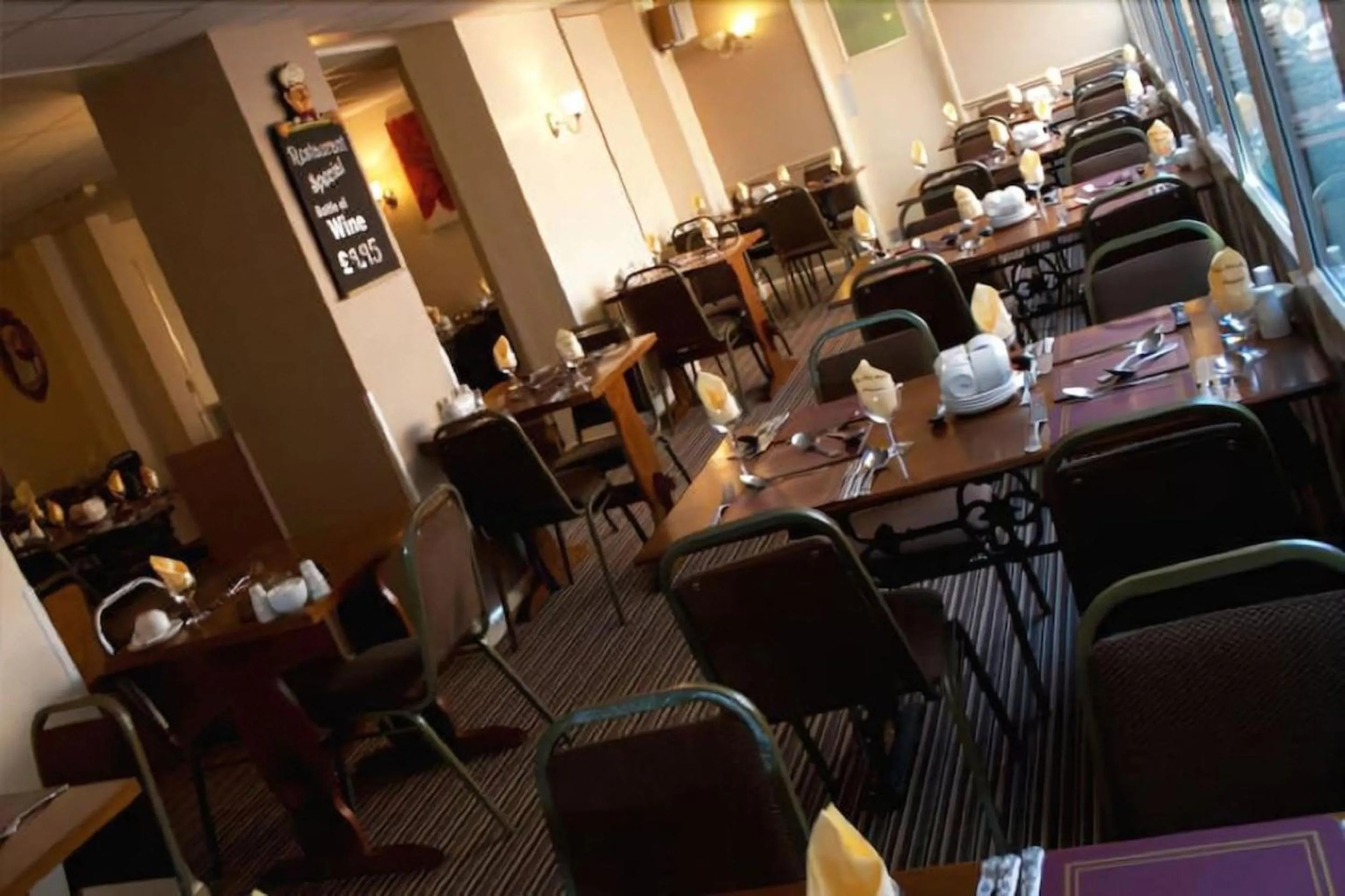 Restaurant/places to eat in OYO The Sun Hotel