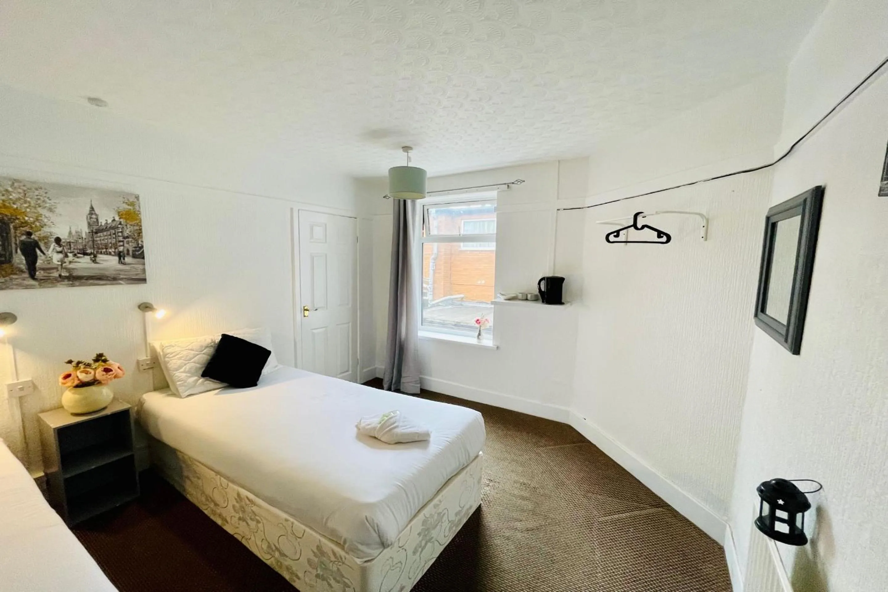 Bedroom in OYO The Sun Hotel