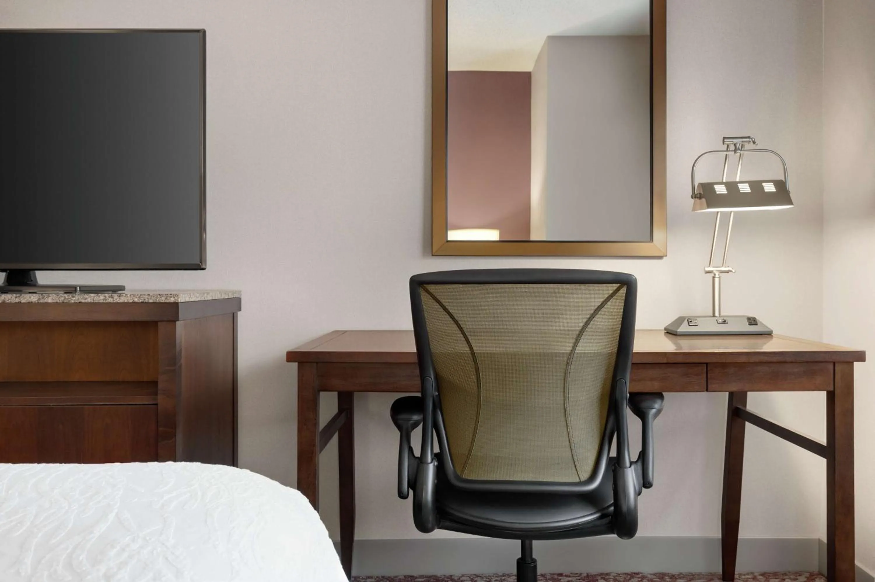 Bedroom, Bed in Hilton Garden Inn Louisville Downtown