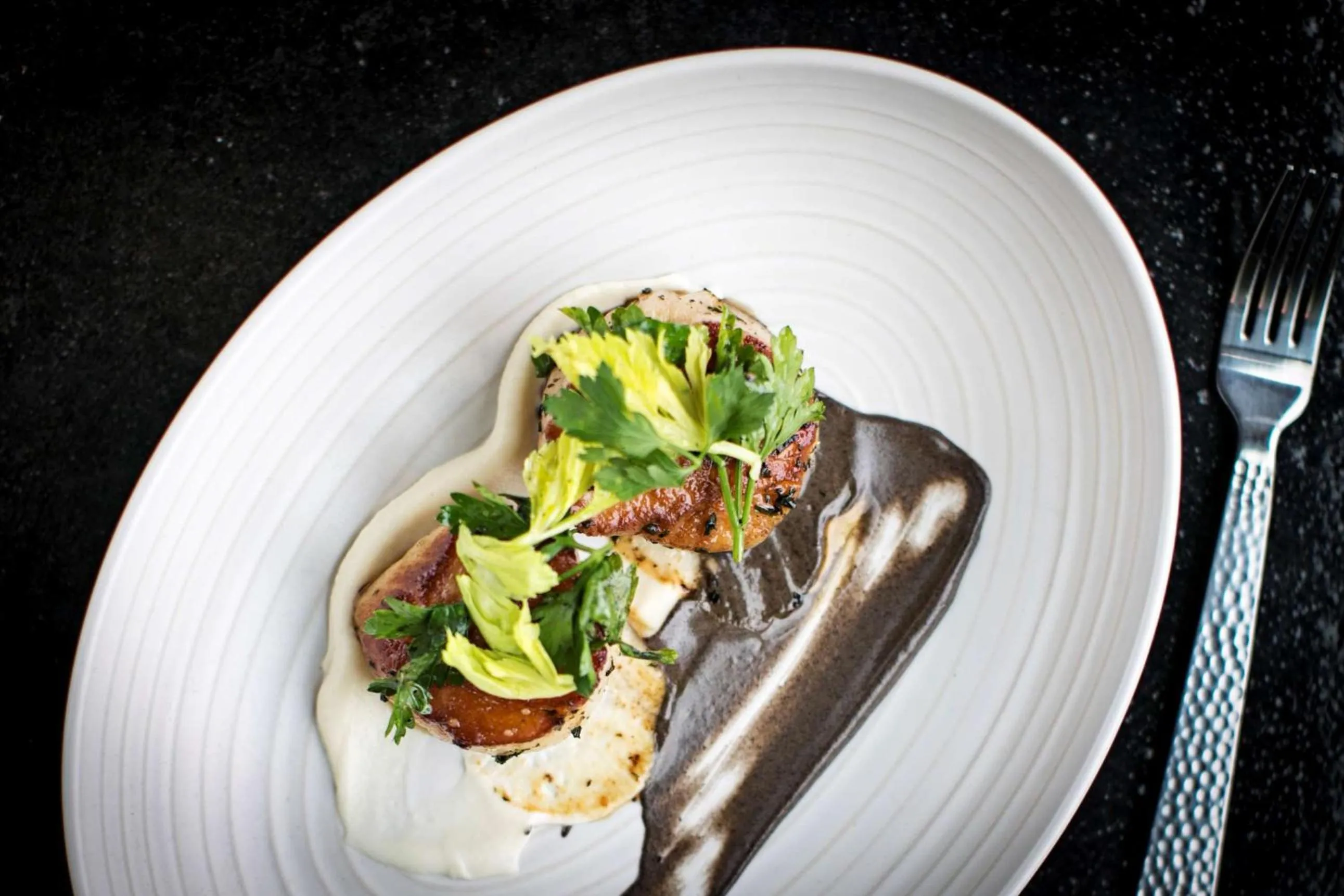 Lounge or bar in Hilton Garden Inn Louisville Downtown