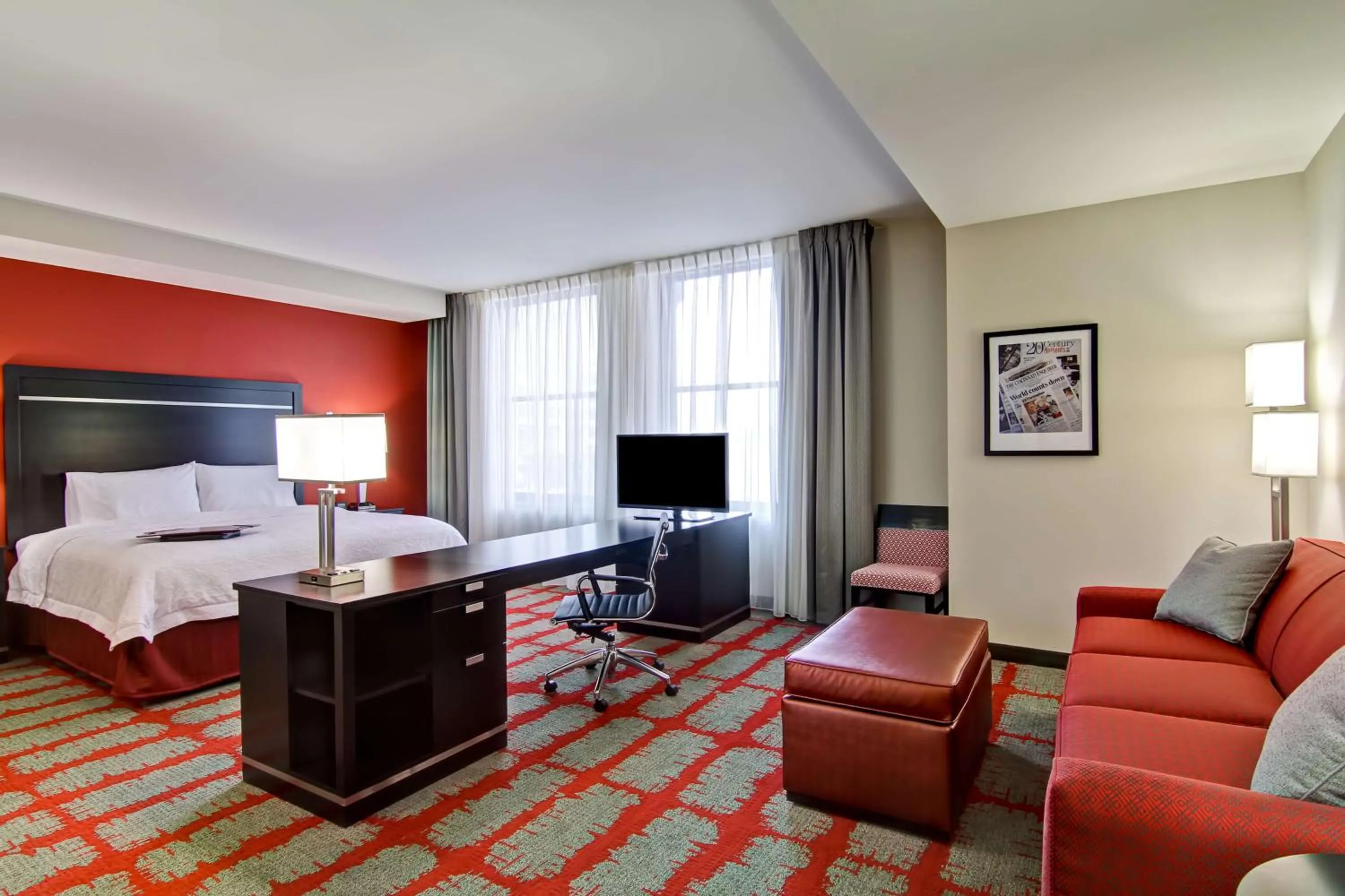 Bed in Hampton Inn and Suites Cincinnati - Downtown
