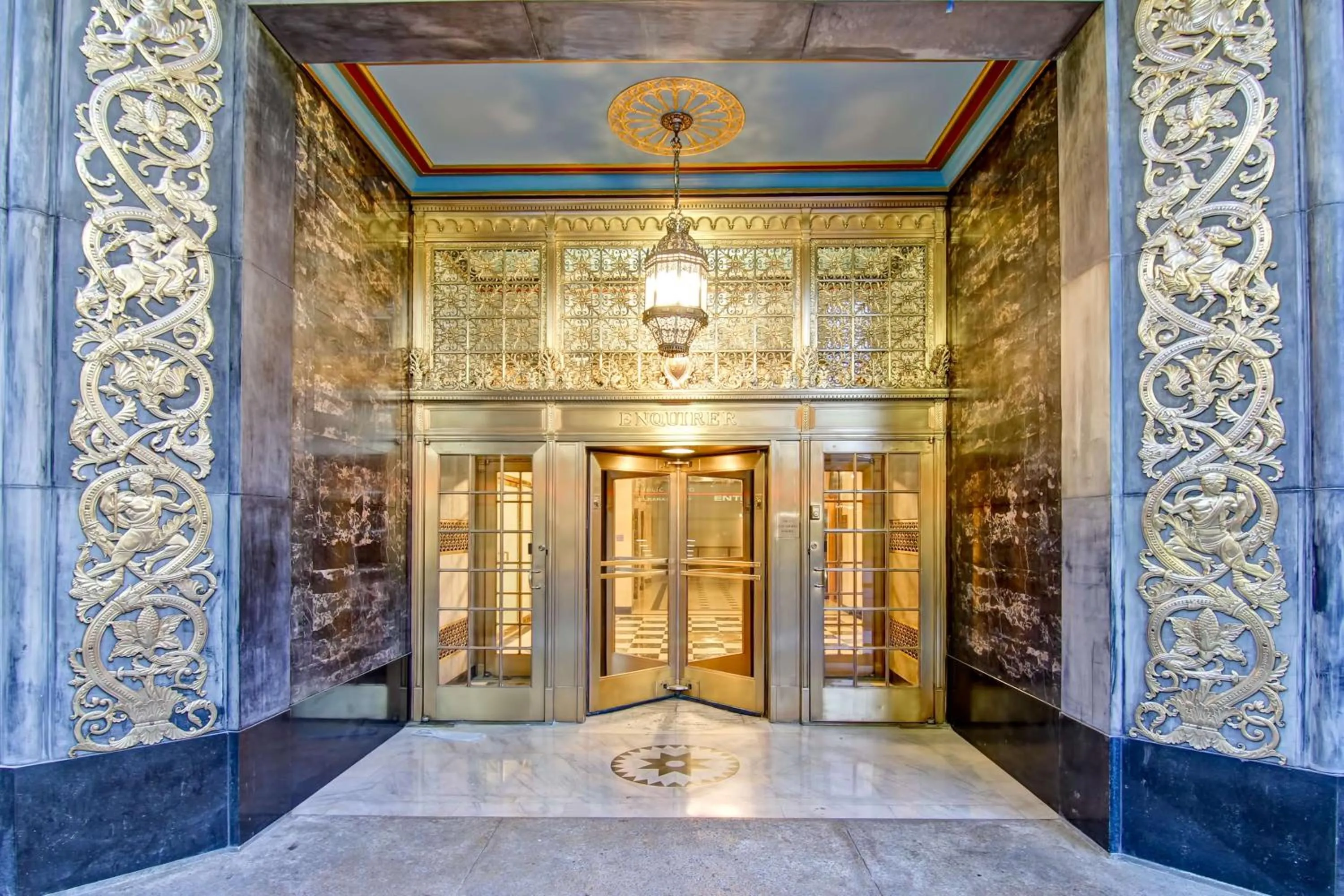 Property building in Hampton Inn and Suites Cincinnati - Downtown