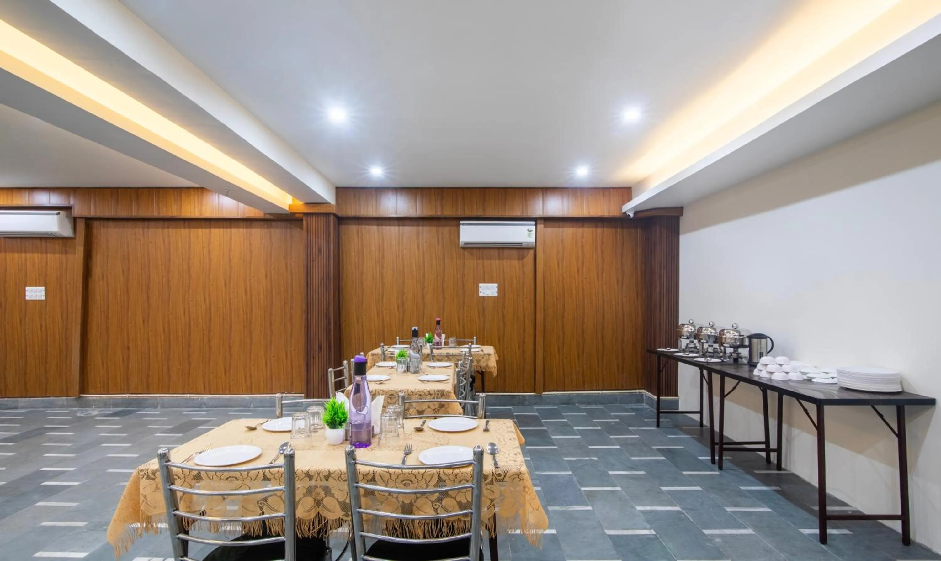 Dining area in Treebo Golden Kashi