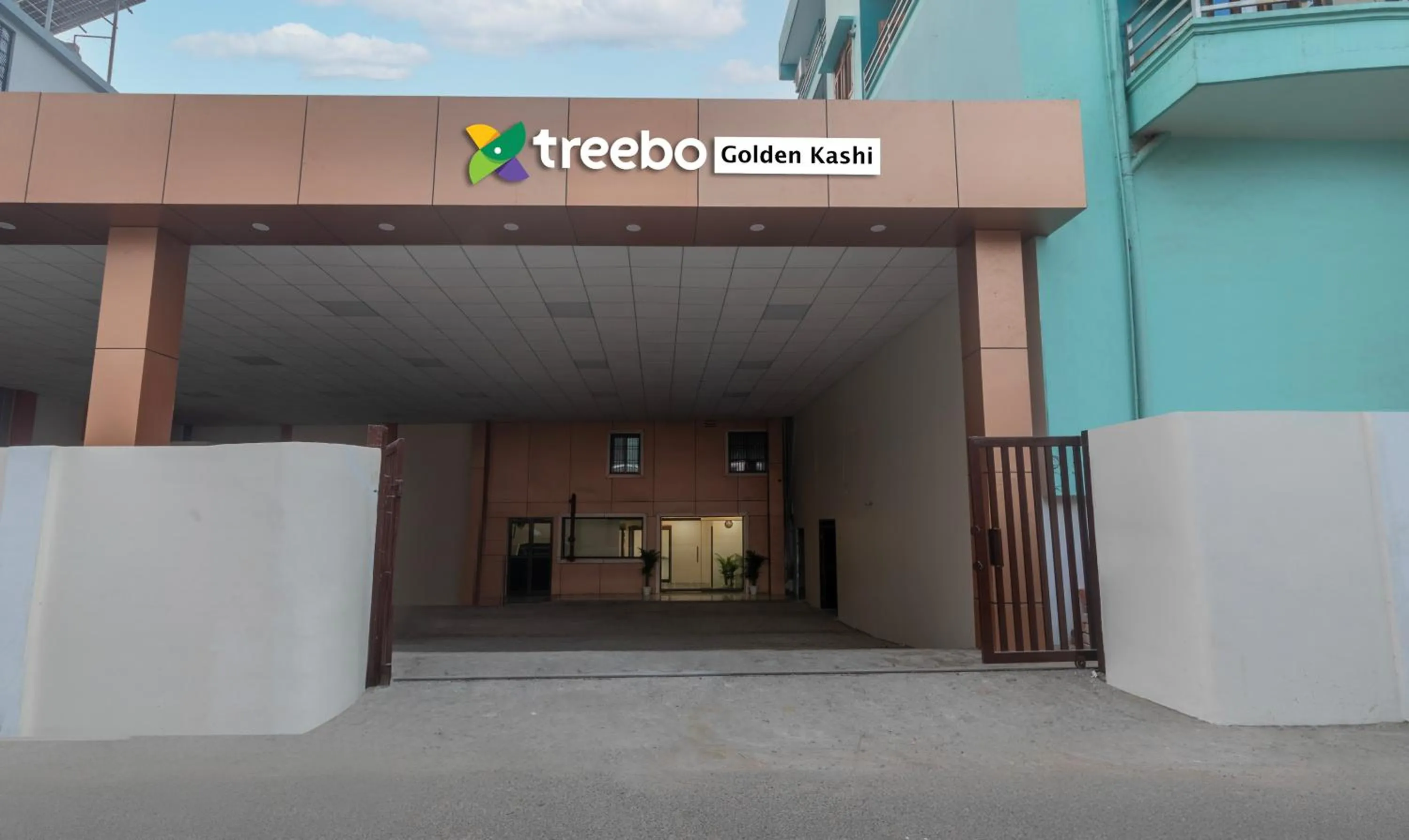 Facade/entrance in Treebo Golden Kashi