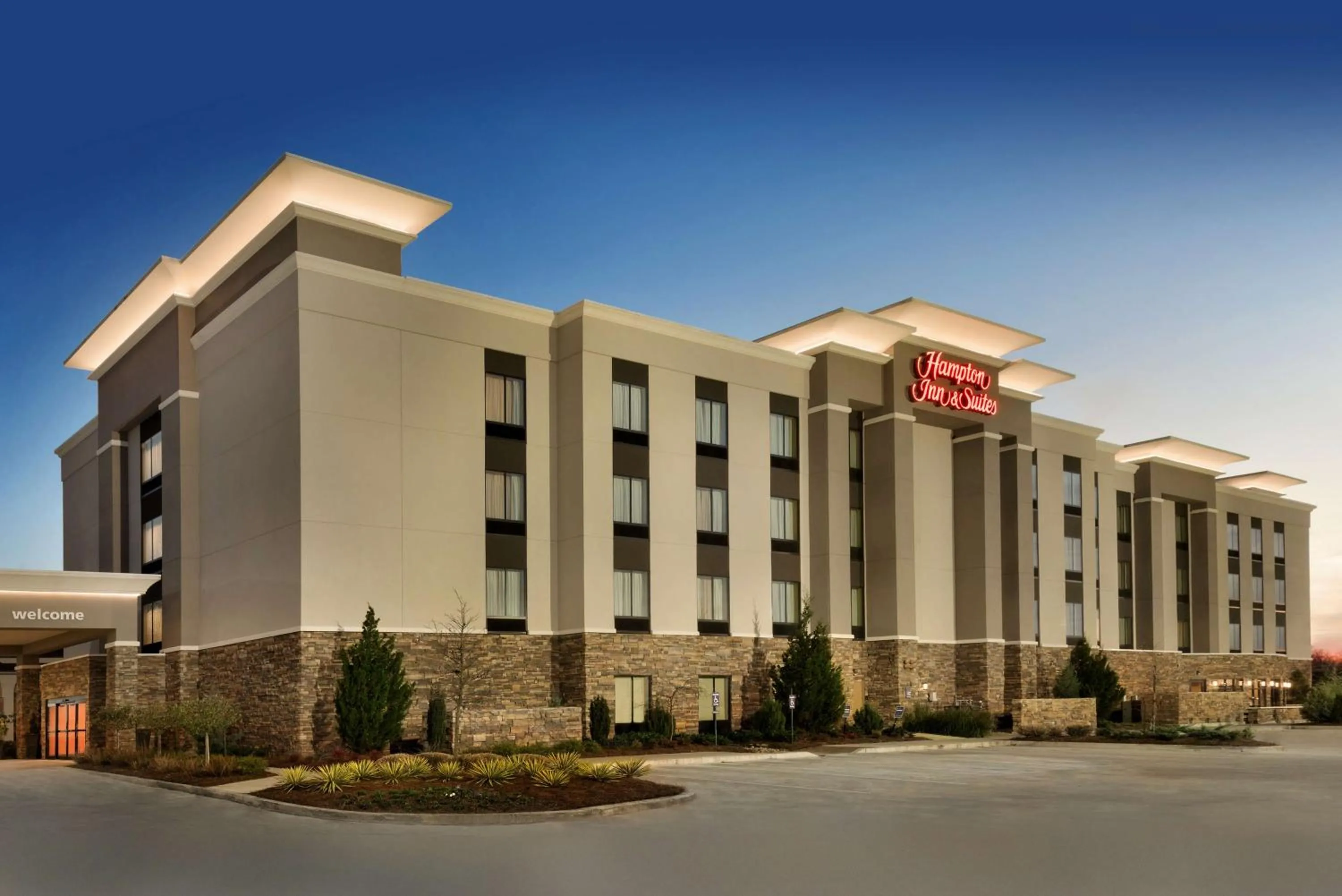Property building in Hampton Inn and Suites Monroe