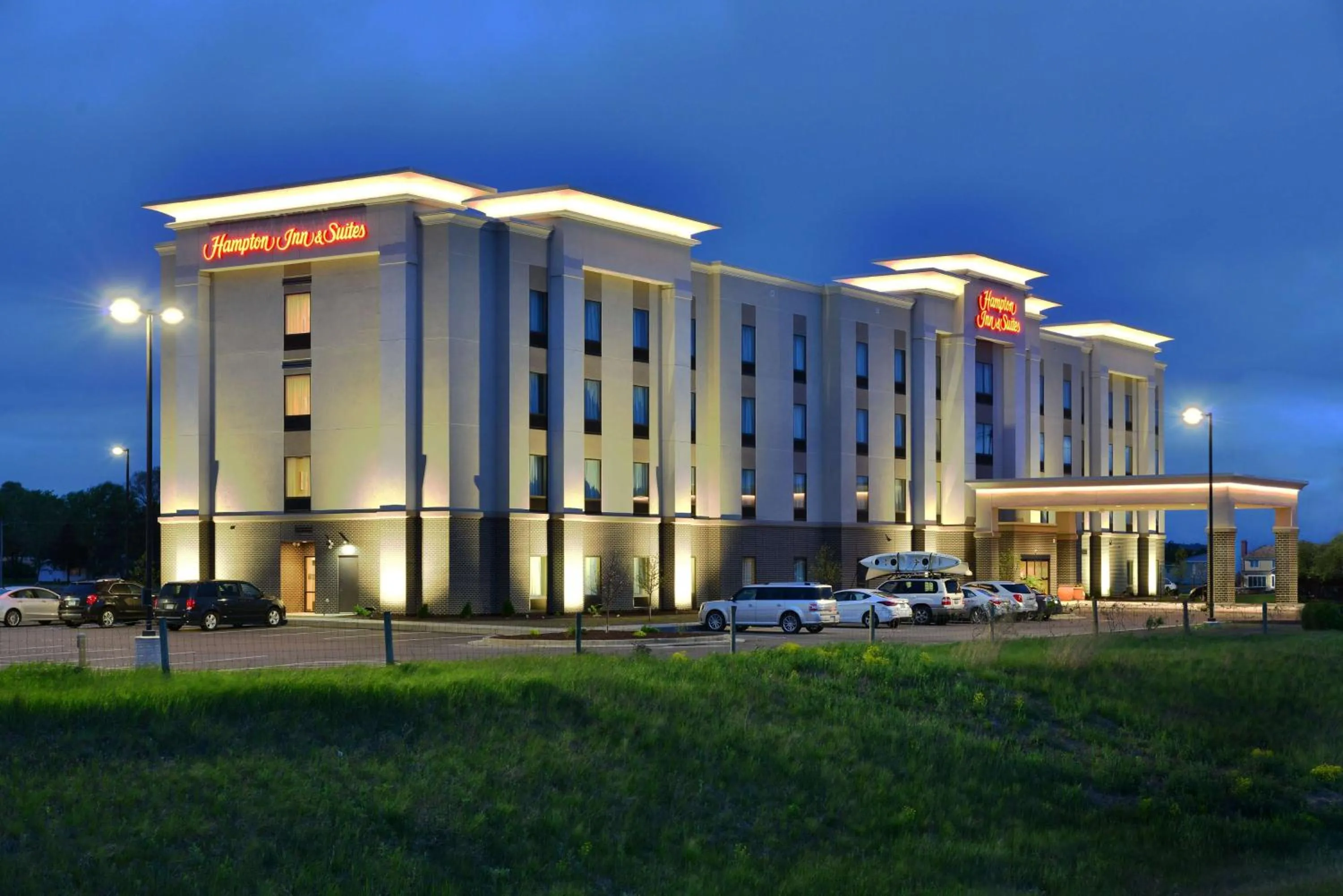 Property building in Hampton Inn & Suites Chippewa Falls