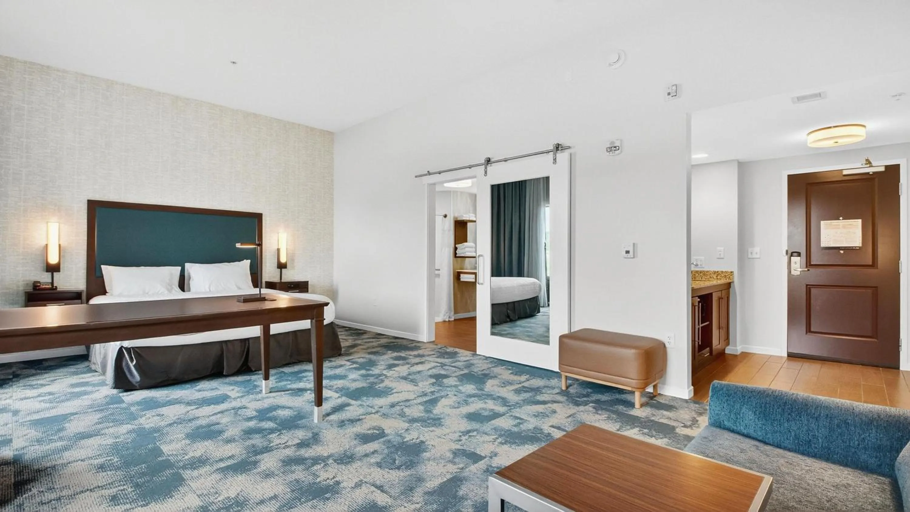 Bed in Hampton Inn & Suites Chippewa Falls