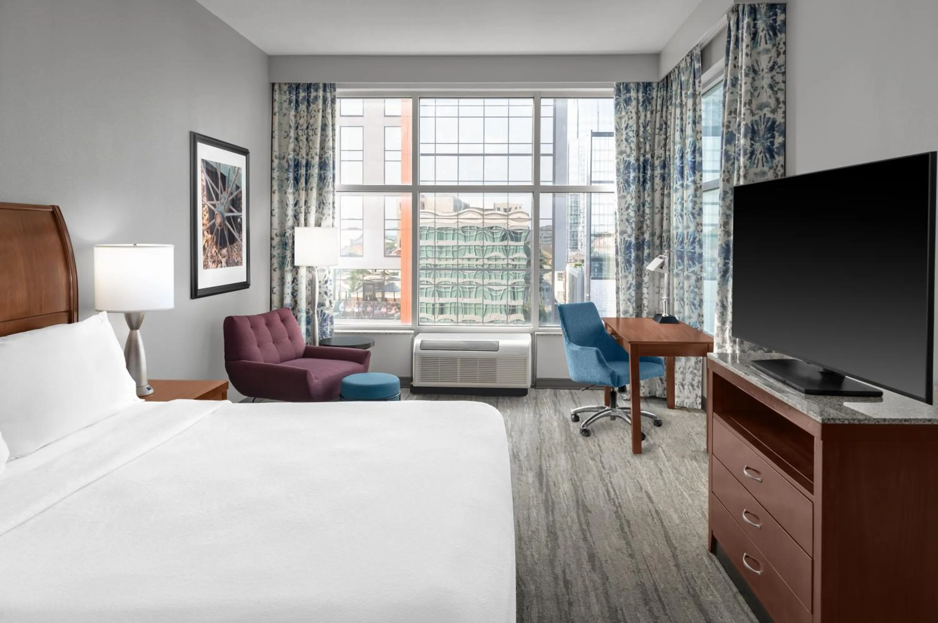 Bedroom, Bed in Hilton Garden Inn Nashville Downtown Convention Center