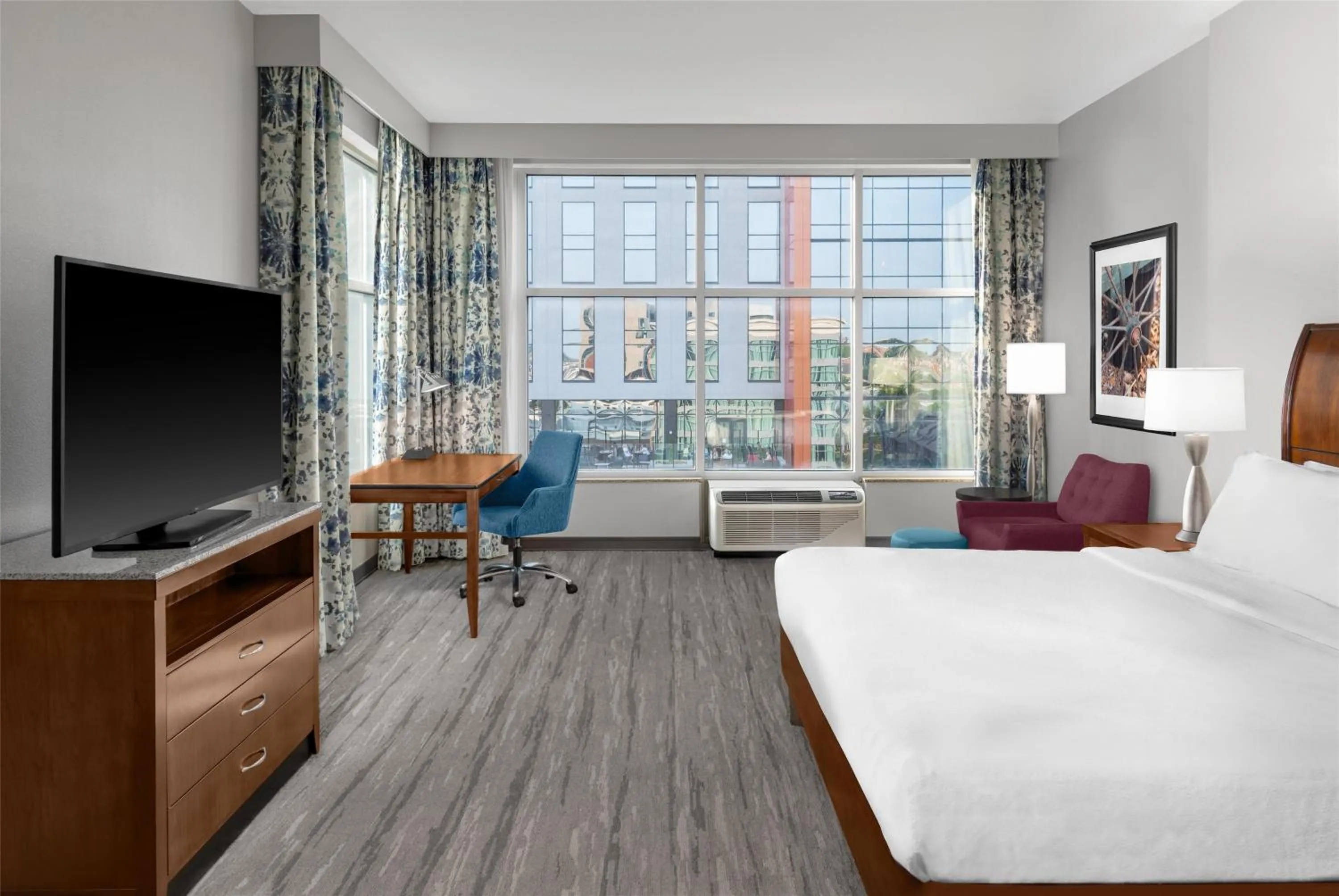 Bed in Hilton Garden Inn Nashville Downtown Convention Center