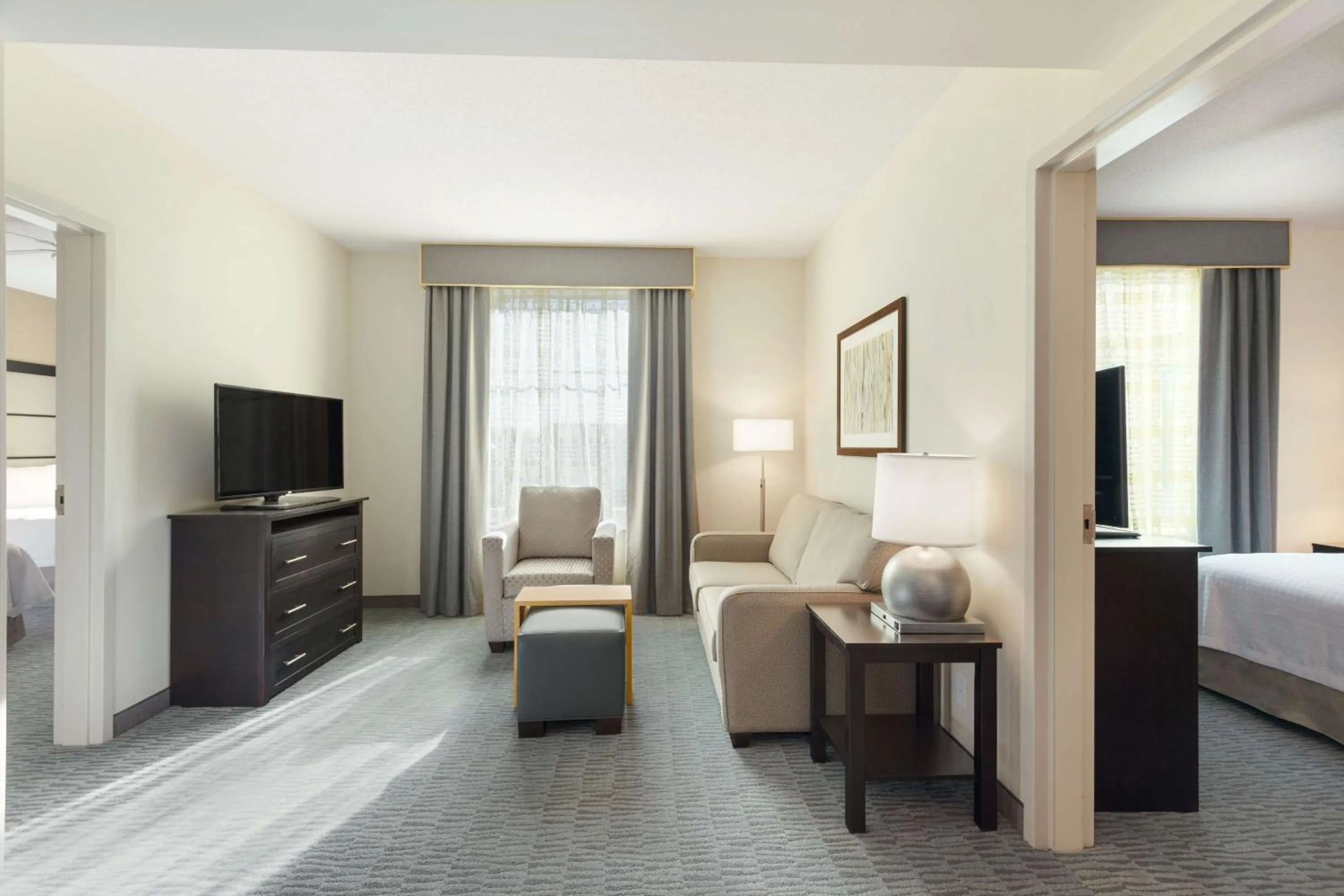 Living room, Bed in Homewood Suites by Hilton Frederick