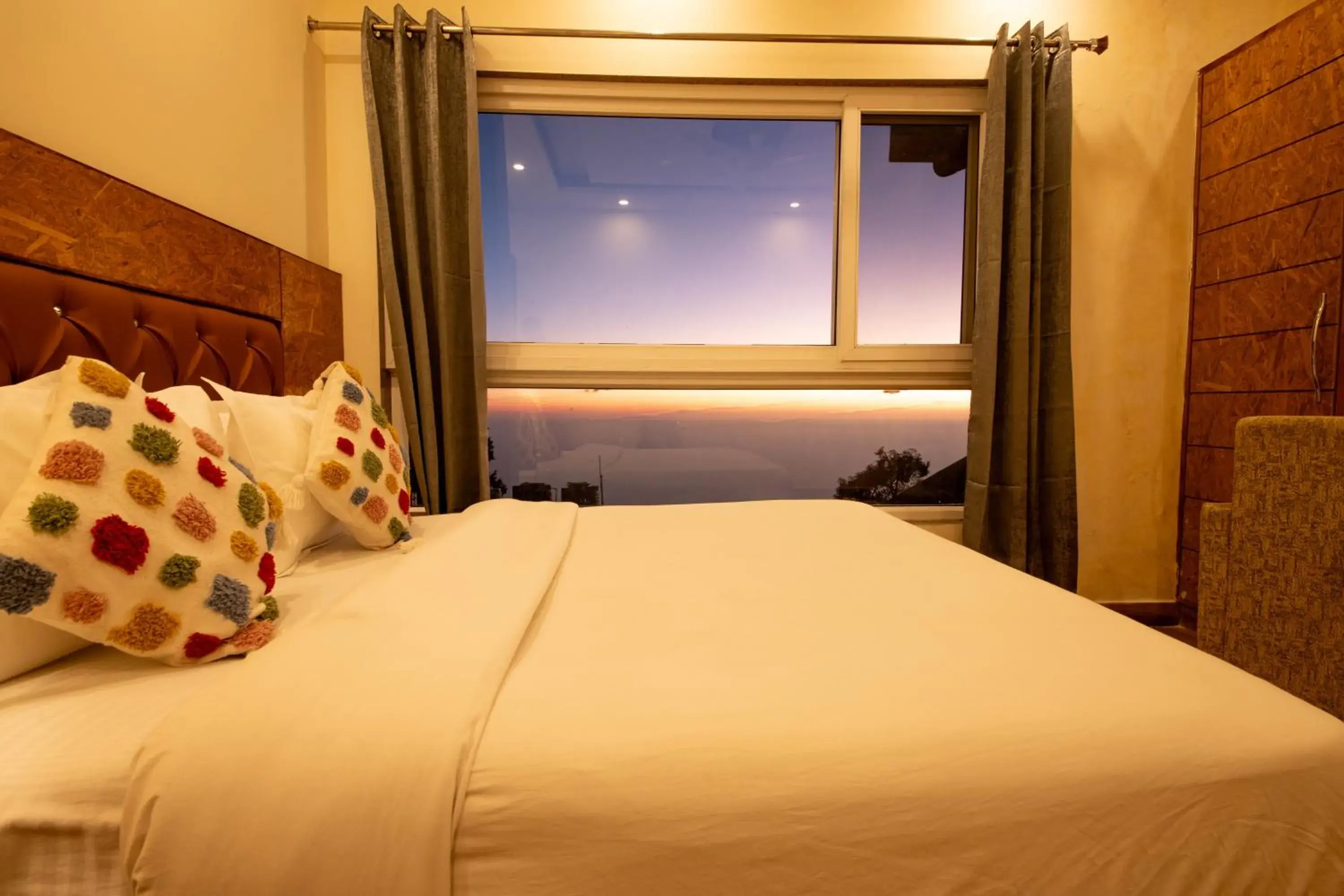 Double Room with Mountain View in Perfectstayz Value Valley Vista 5 min walk to Mall road Double Room with Mountain View in Perfectstayz Value Valley Vista 5 min walk to Mall road