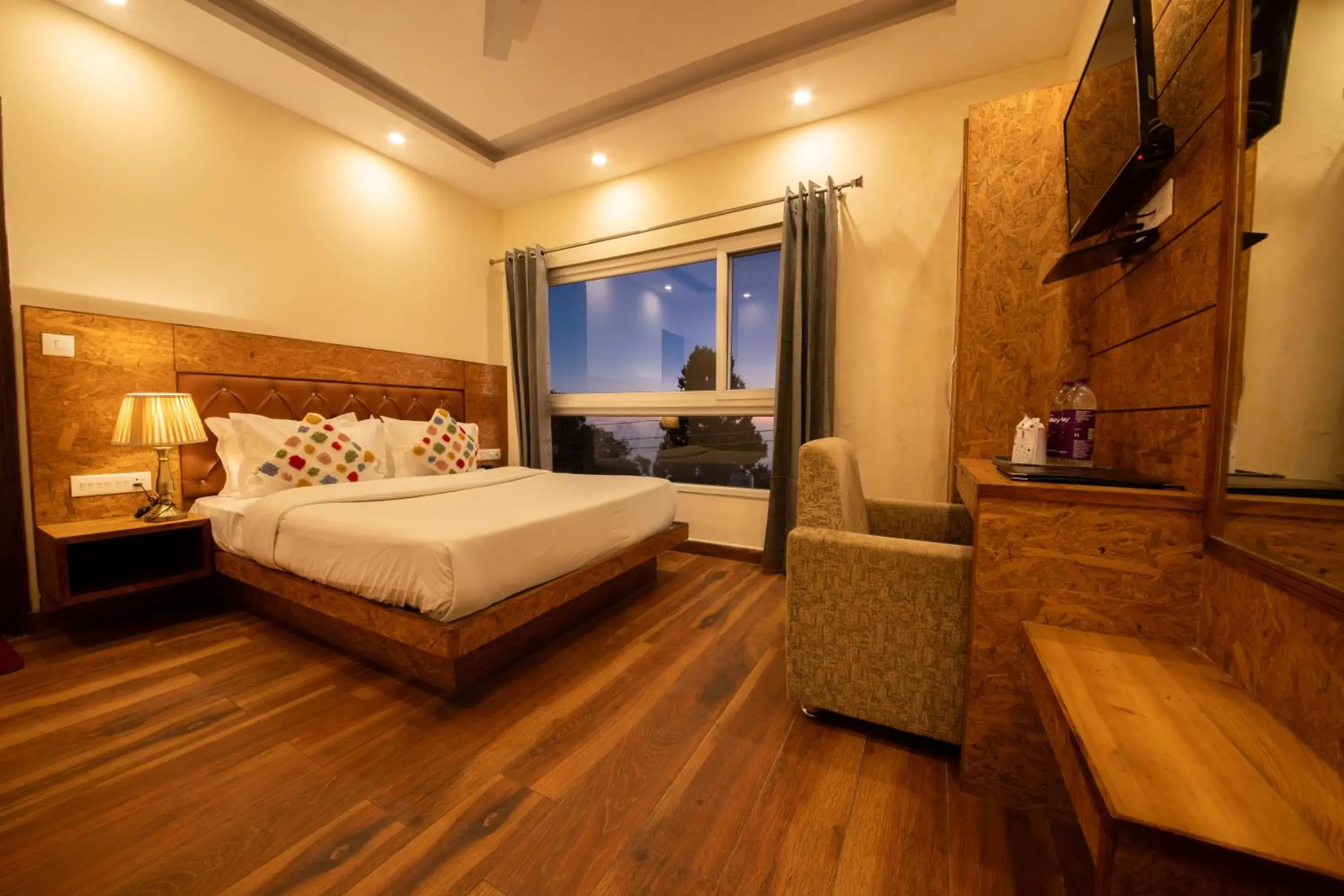 Double Room with Mountain View in Perfectstayz Value Valley Vista 5 min walk to Mall road Double Room with Mountain View in Perfectstayz Value Valley Vista 5 min walk to Mall road