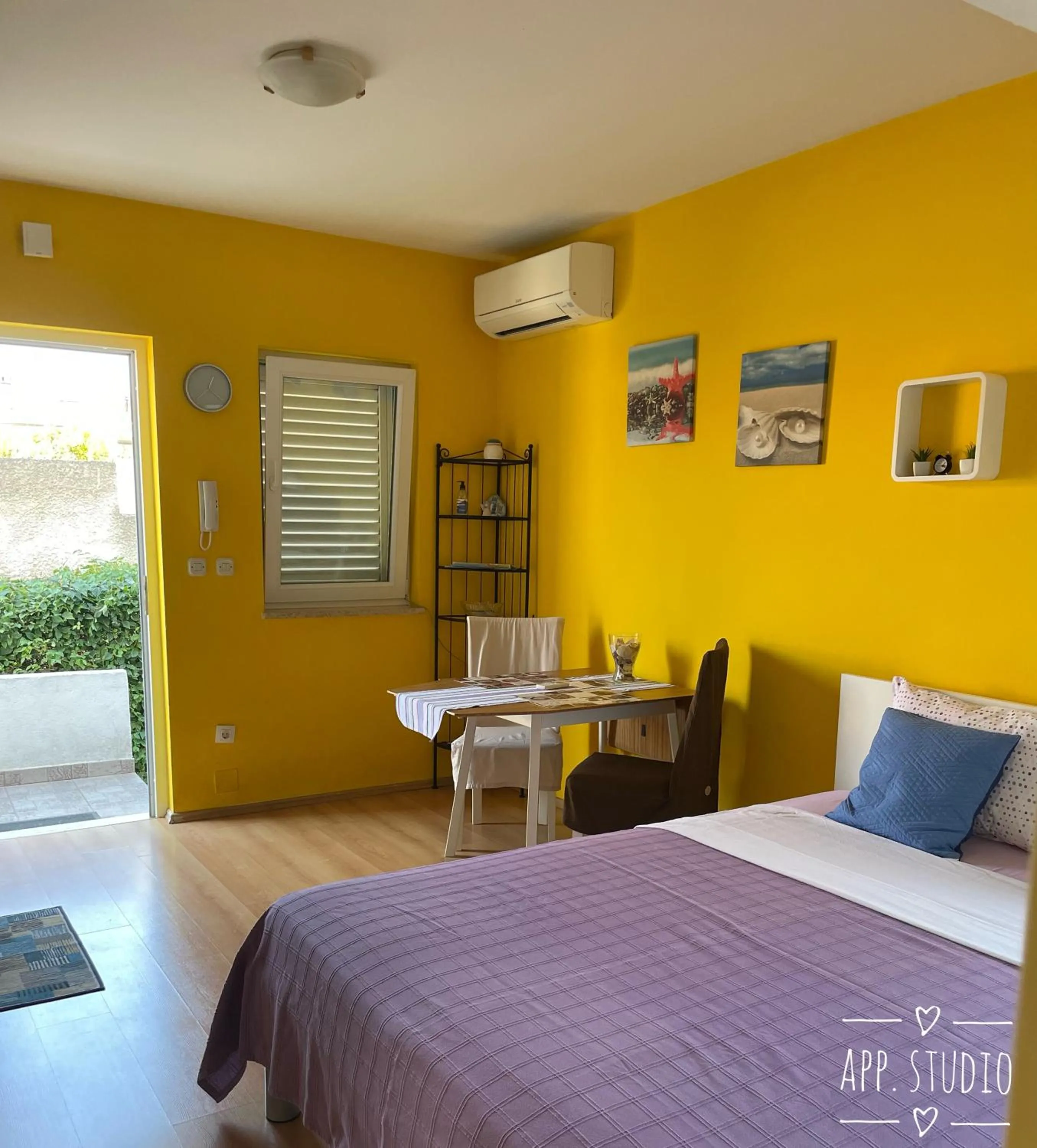 View (from property/room), Bed in Apartments Mery