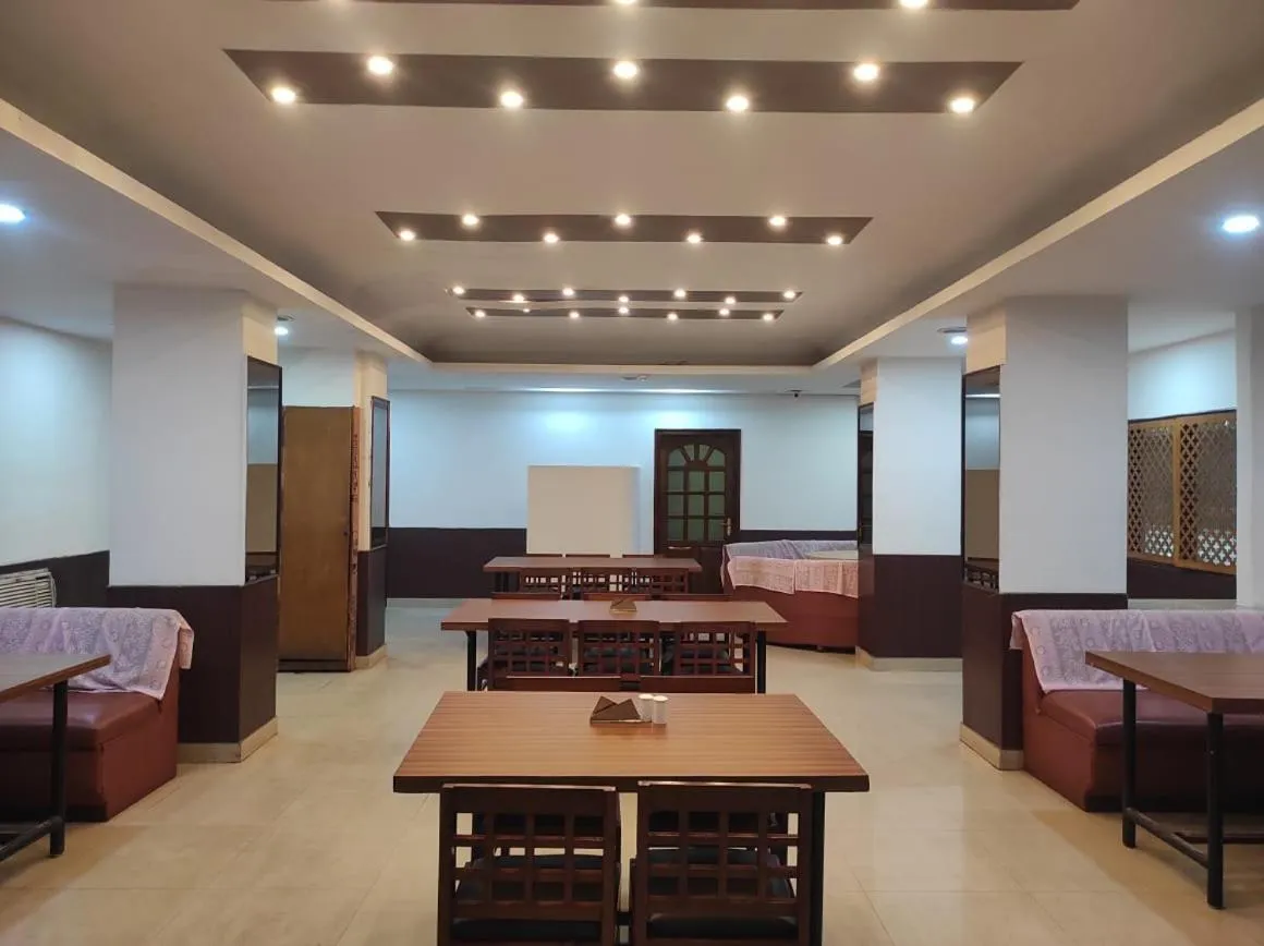 Restaurant/places to eat in Hotel Ambarish Grand Residency