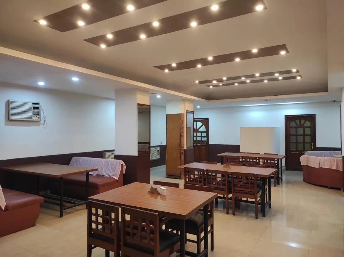 Restaurant/places to eat in Hotel Ambarish Grand Residency