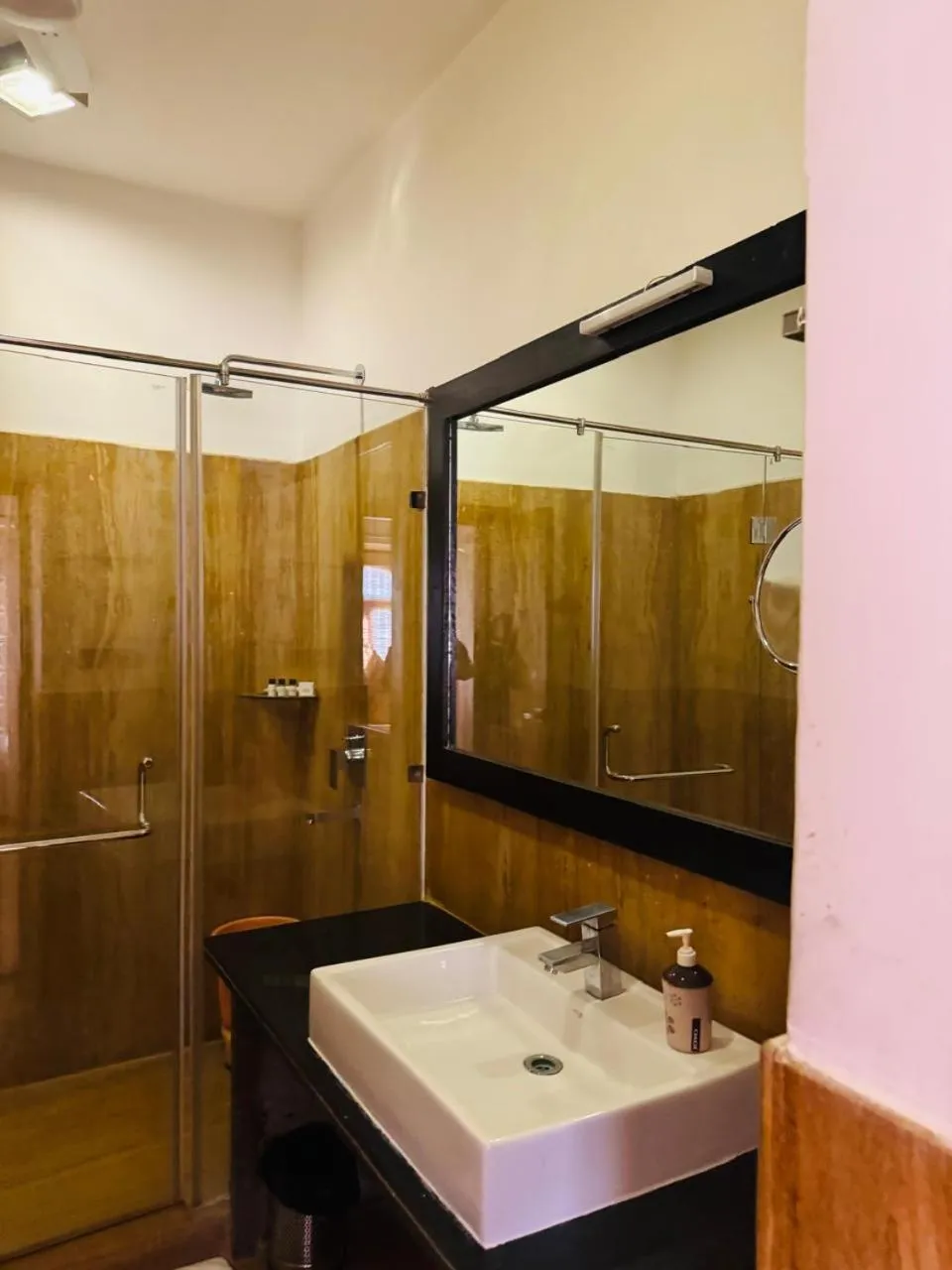 Shower in Hotel Jaisan Haveli