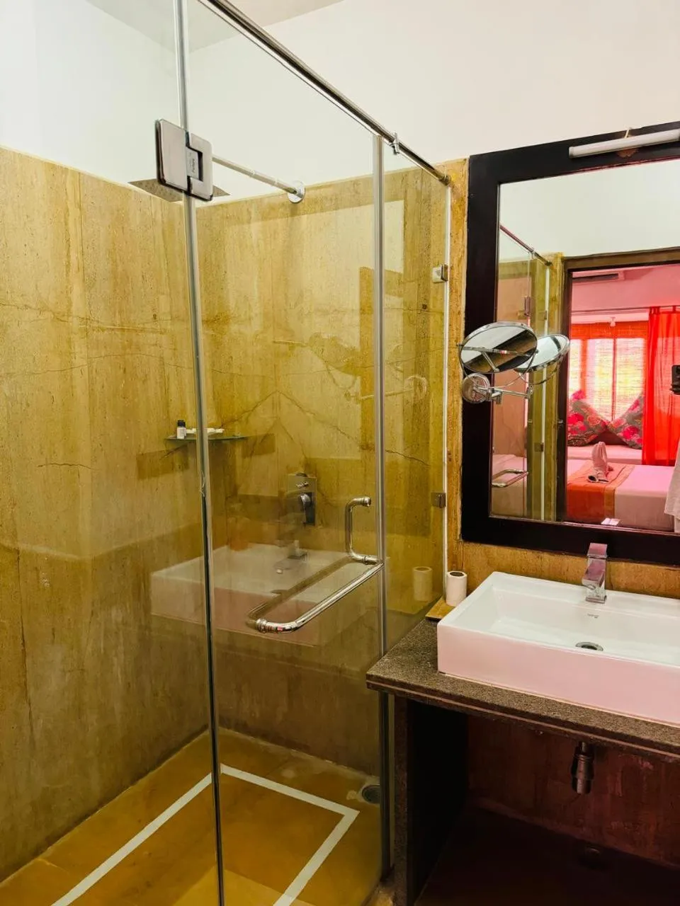 Shower in Hotel Jaisan Haveli