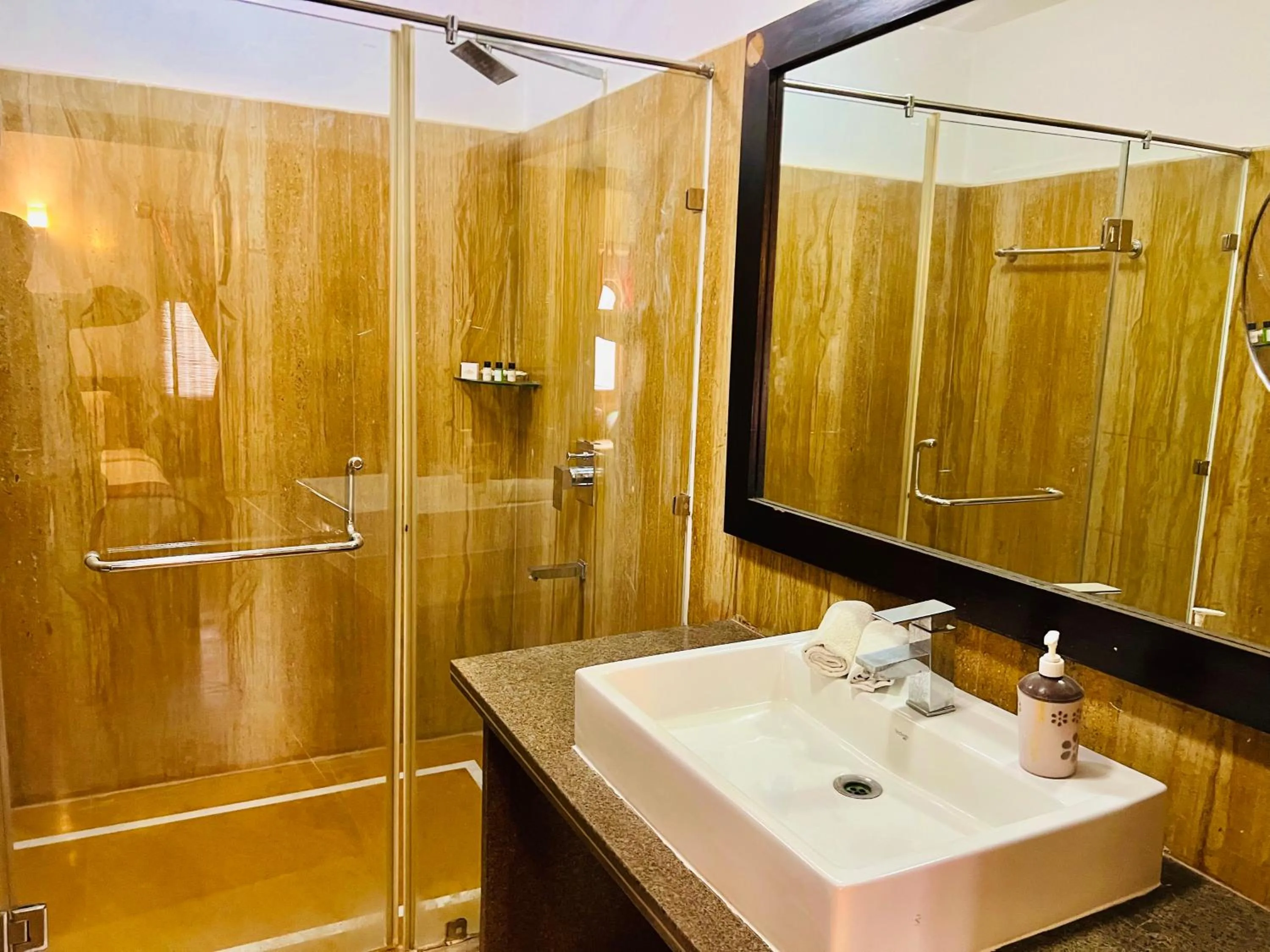 Bathroom in Hotel Jaisan Haveli