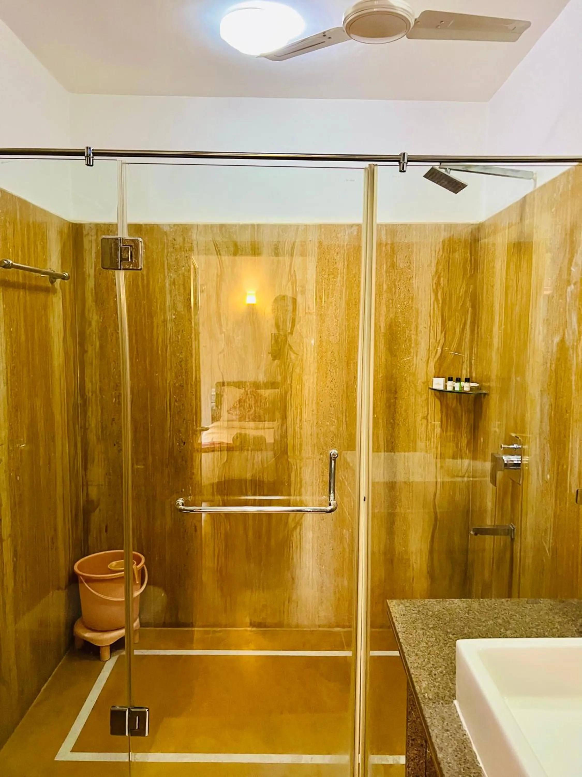 Bathroom in Hotel Jaisan Haveli