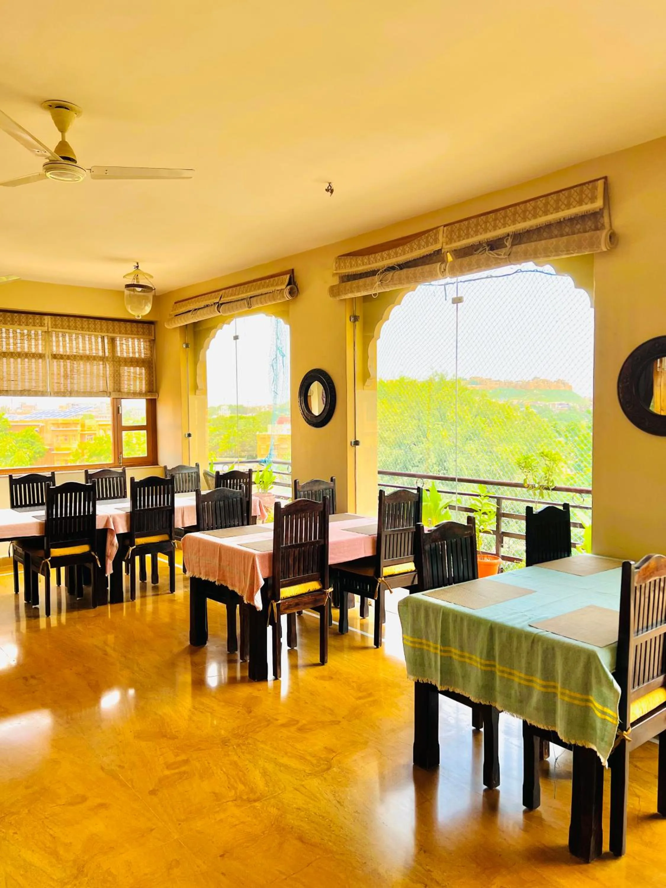 Restaurant/places to eat in Hotel Jaisan Haveli