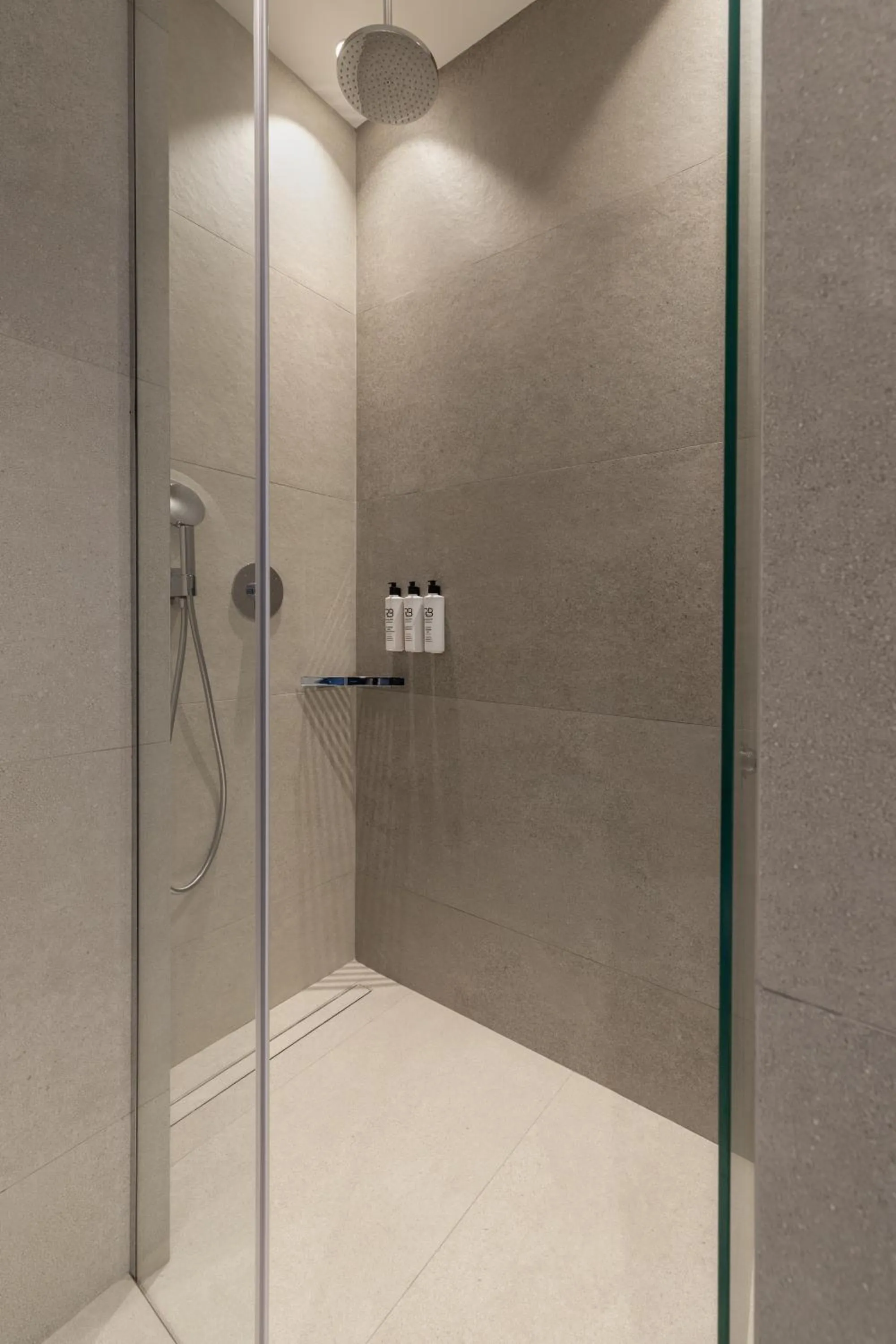 Shower in Maison Riviera