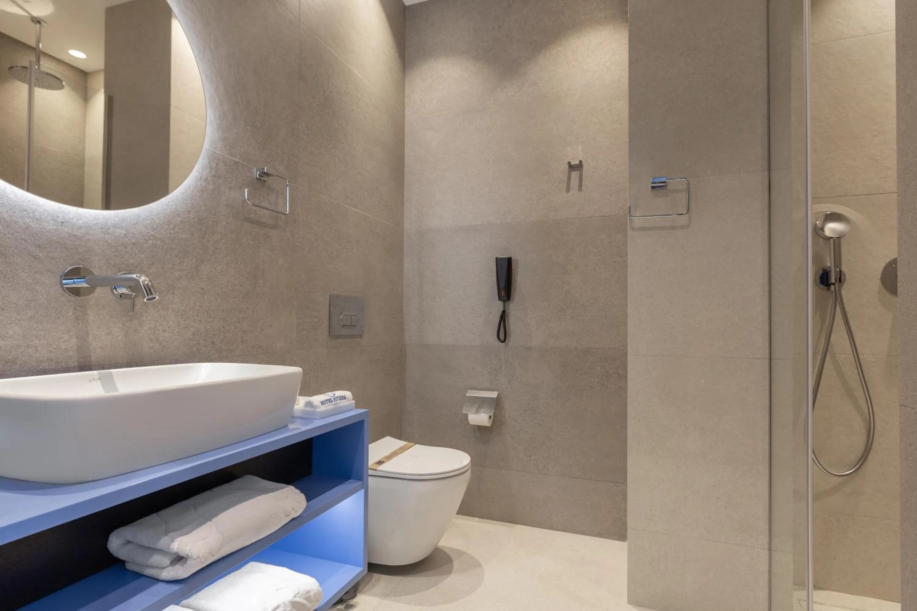 Shower in Maison Riviera