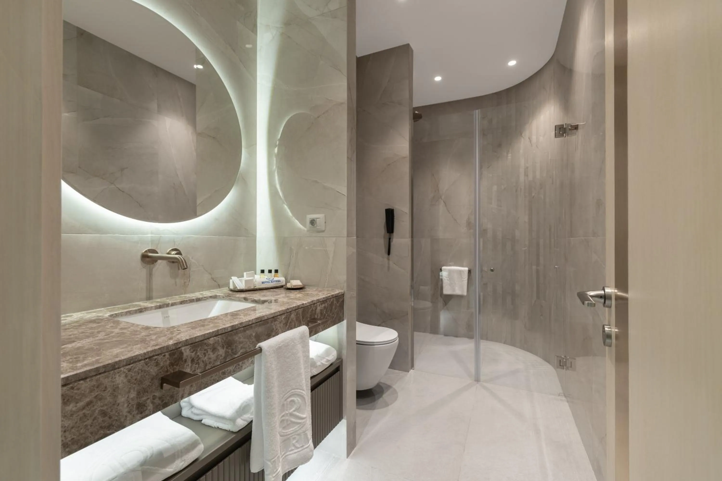 Shower in Maison Riviera