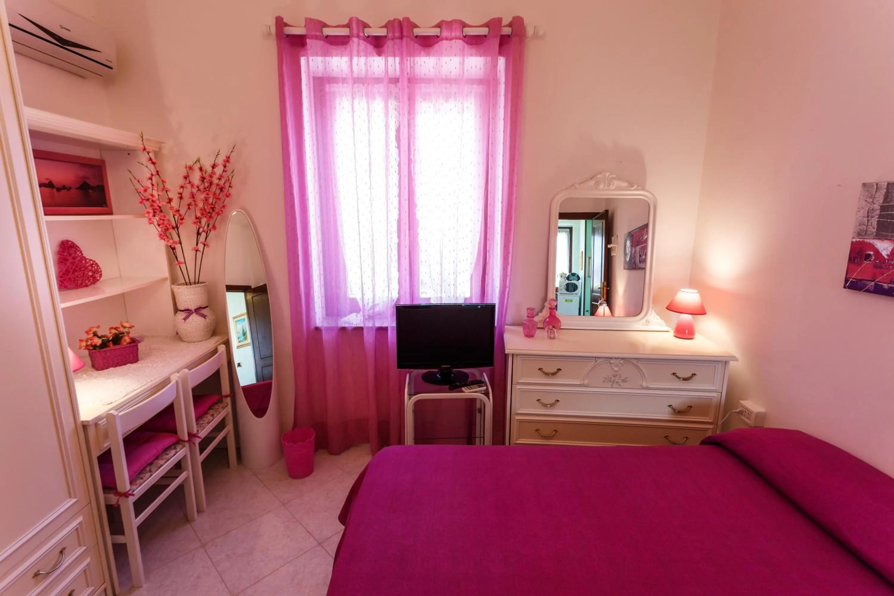 Bed in L'Aurora Viola