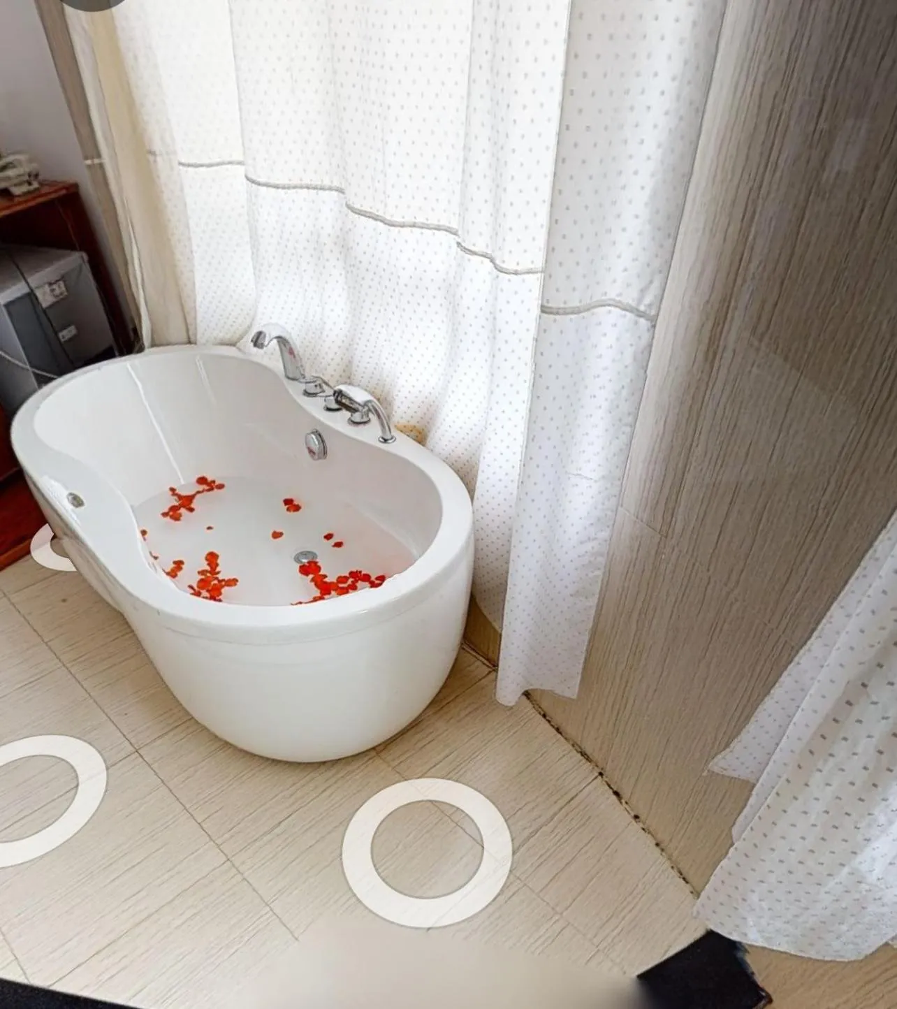 Bath in Pho Nui Hotel