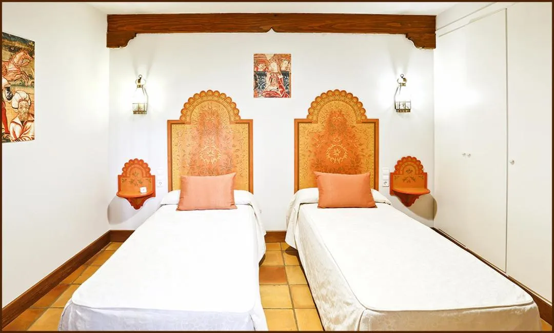 Photo of the whole room, Bed in Posada del Tio Juanón