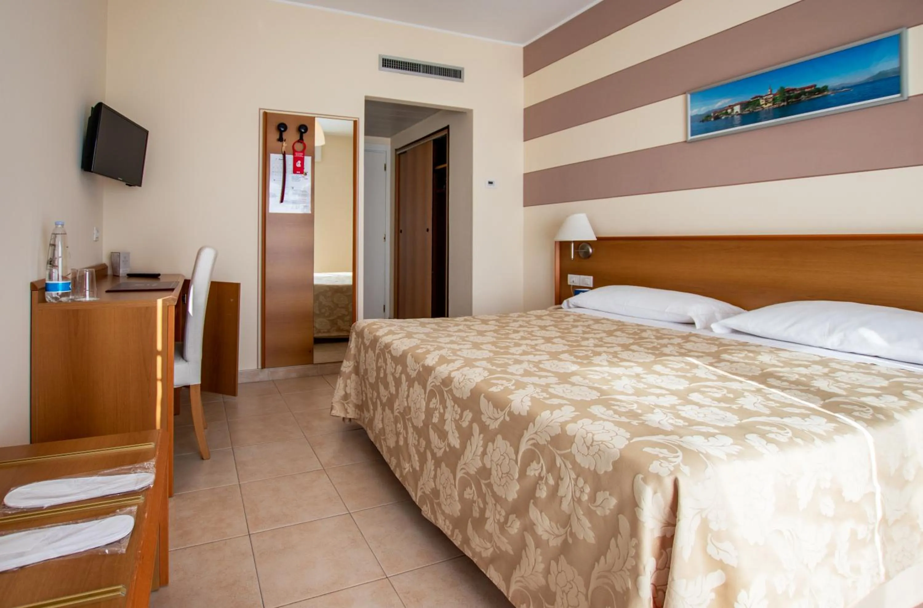 Bedroom, Bed in Hotel Alpi