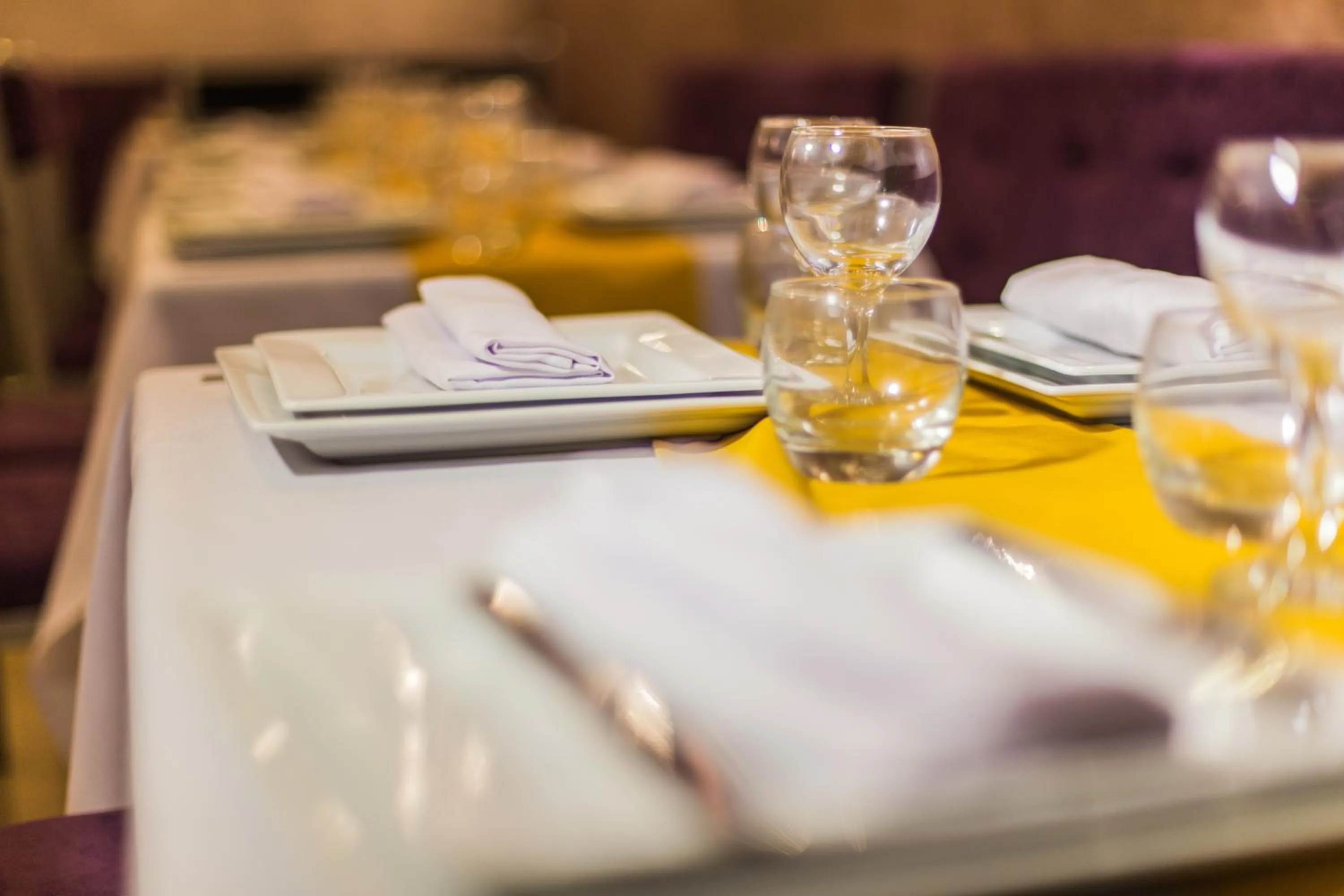 Restaurant/places to eat in Hotel Swani