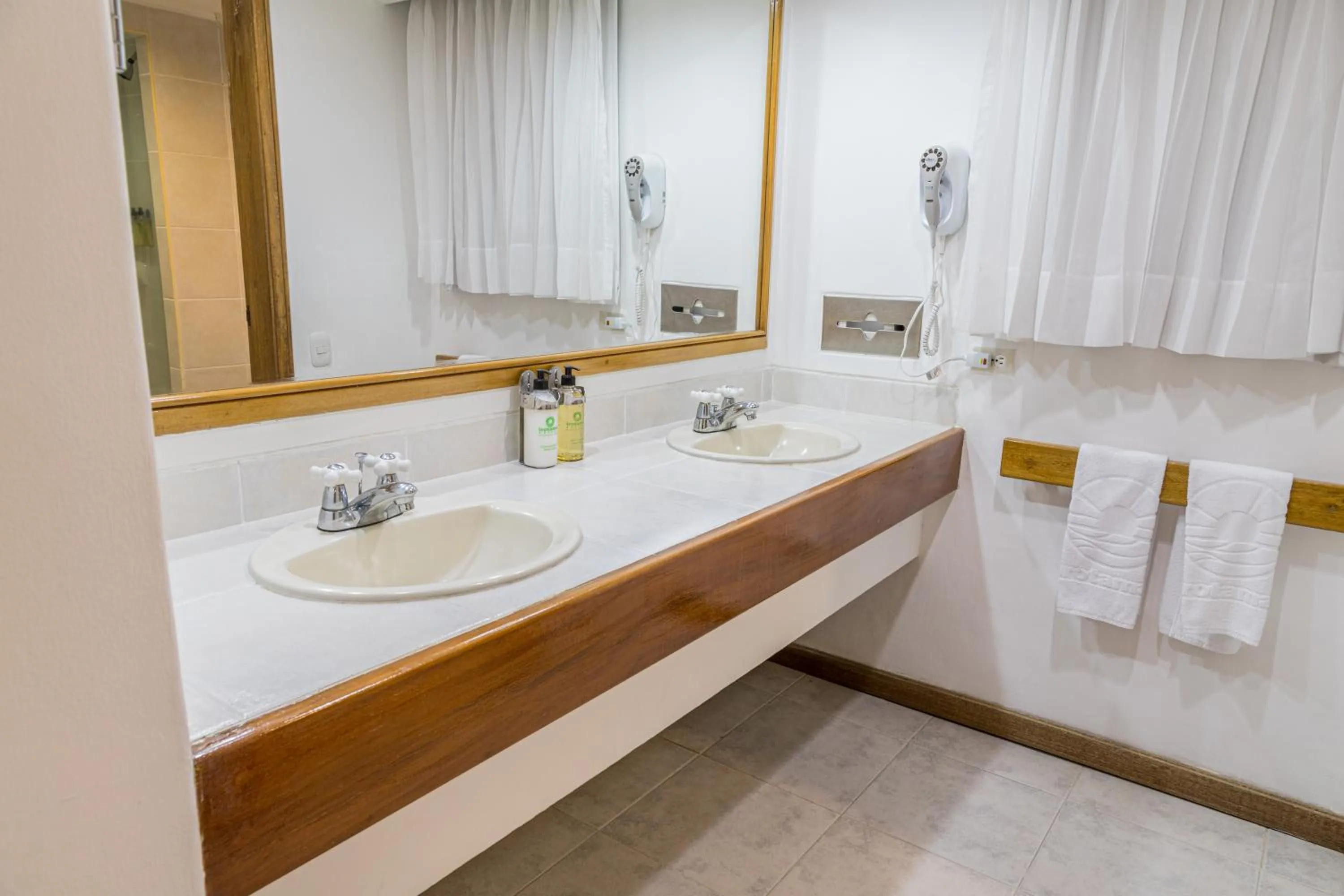 Bathroom in Hotel Irotama Bungalows & Bohios