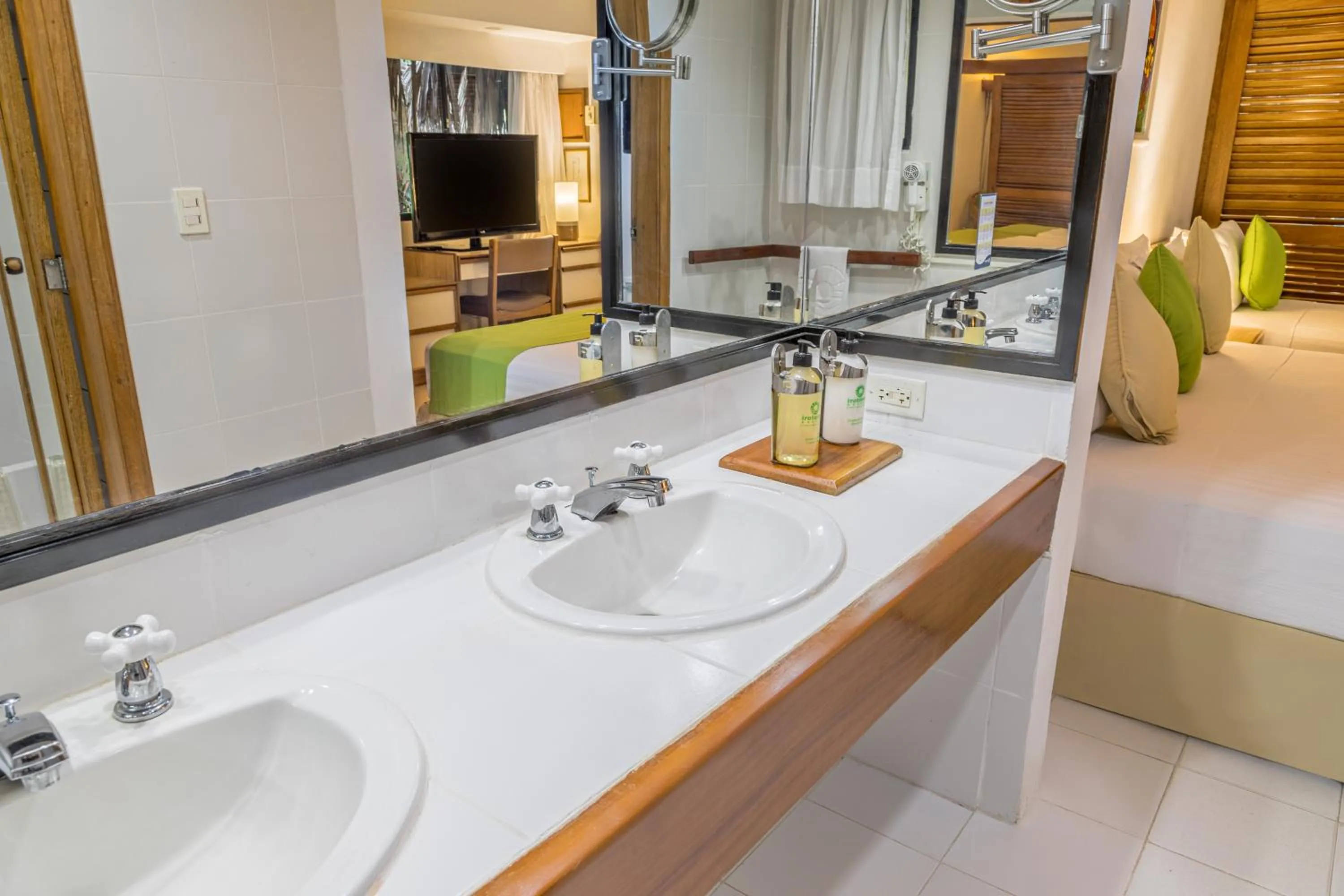 Shower in Hotel Irotama Bungalows & Bohios