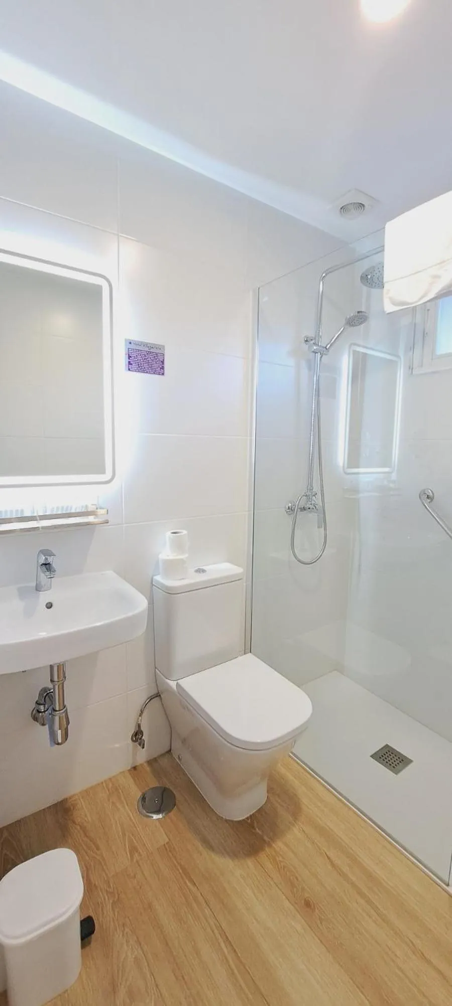 Toilet in Hotel Vilagarcia