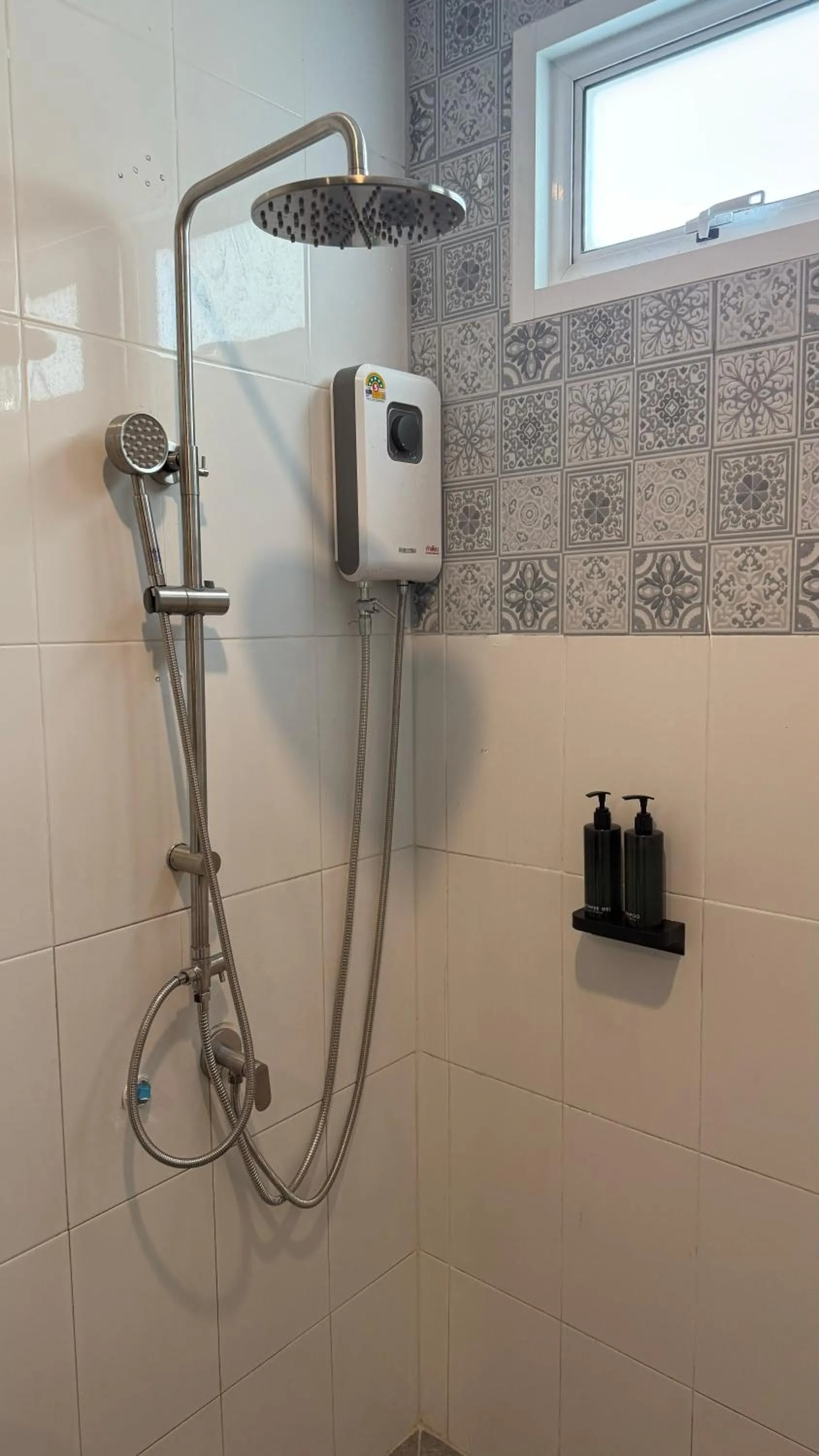 Shower in Blue Palm Residence Kata