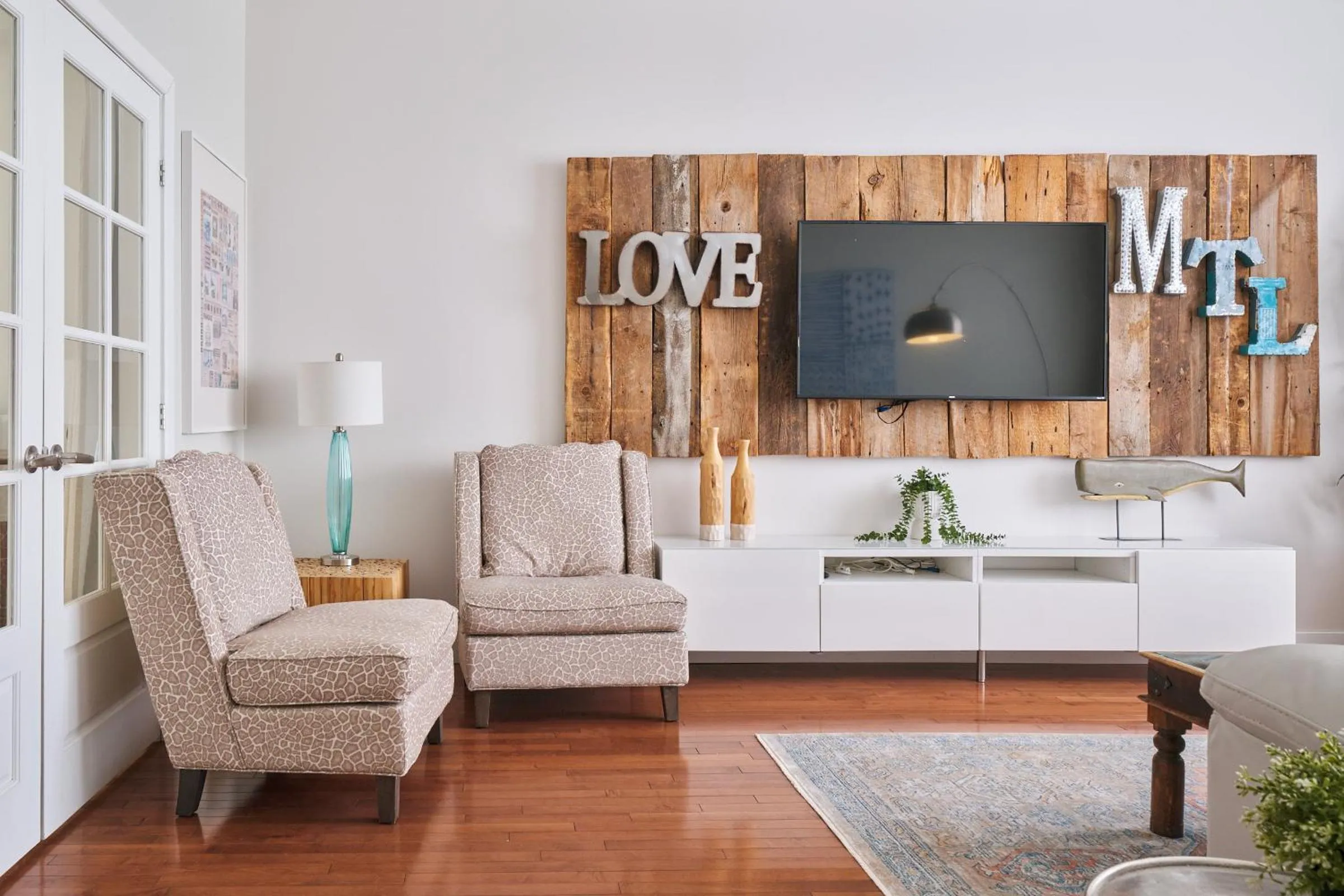 TV and multimedia in MTLVacationRentals - The FabFour