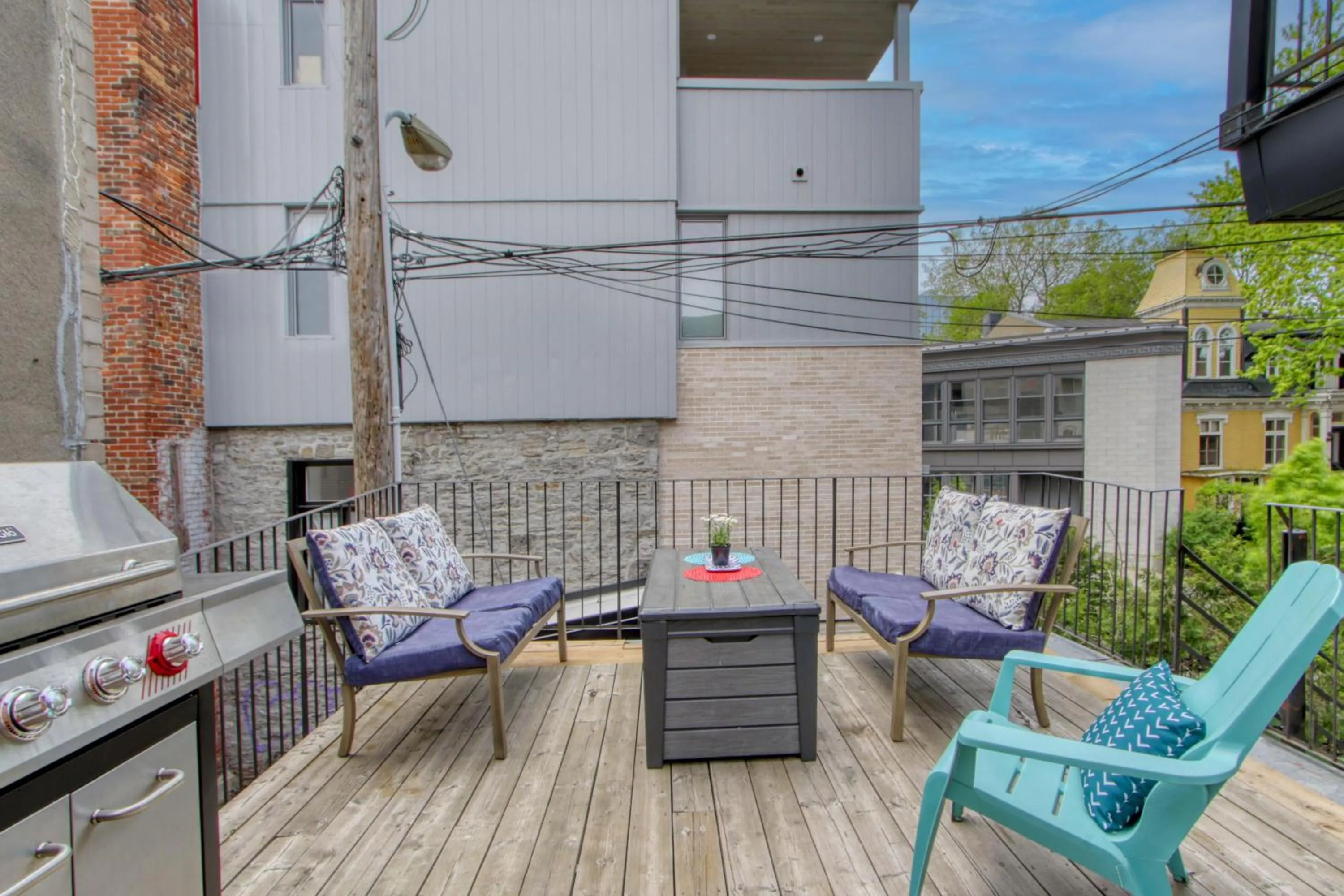 BBQ facilities in MTLVacationRentals - The FabFour